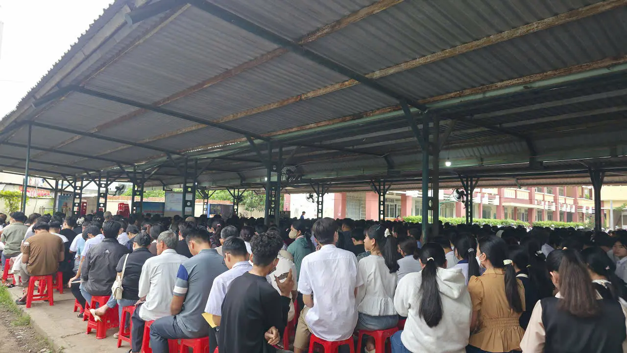 TRƯỜNG THPT HUỲNH VĂN NGHỆ TỔ CHỨC TƯ VẤN DÀNH CHO HỌC SINH TRÚNG TUYỂN LỚP 10 NĂM HỌC 2026 – 2027