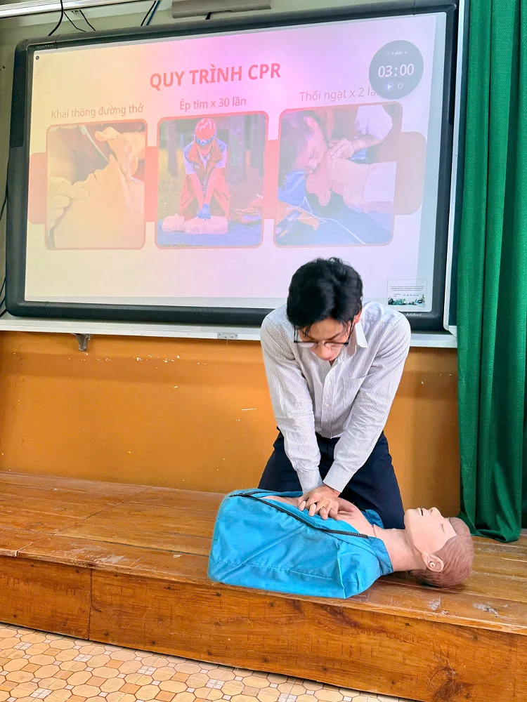 THPT HUỲNH VĂN NGHỆ TỔ CHỨC TẬP HUẤN PHÒNG CHỐNG TAI NẠN THƯƠNG TÍCH VÀ XÂY DỰNG TRƯỜNG HỌC AN TOÀN