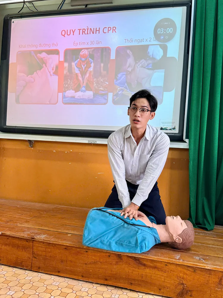 THPT HUỲNH VĂN NGHỆ TỔ CHỨC TẬP HUẤN PHÒNG CHỐNG TAI NẠN THƯƠNG TÍCH VÀ XÂY DỰNG TRƯỜNG HỌC AN TOÀN