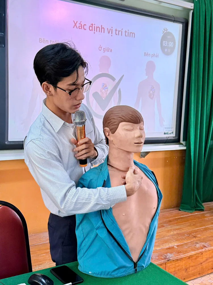 THPT HUỲNH VĂN NGHỆ TỔ CHỨC TẬP HUẤN PHÒNG CHỐNG TAI NẠN THƯƠNG TÍCH VÀ XÂY DỰNG TRƯỜNG HỌC AN TOÀN