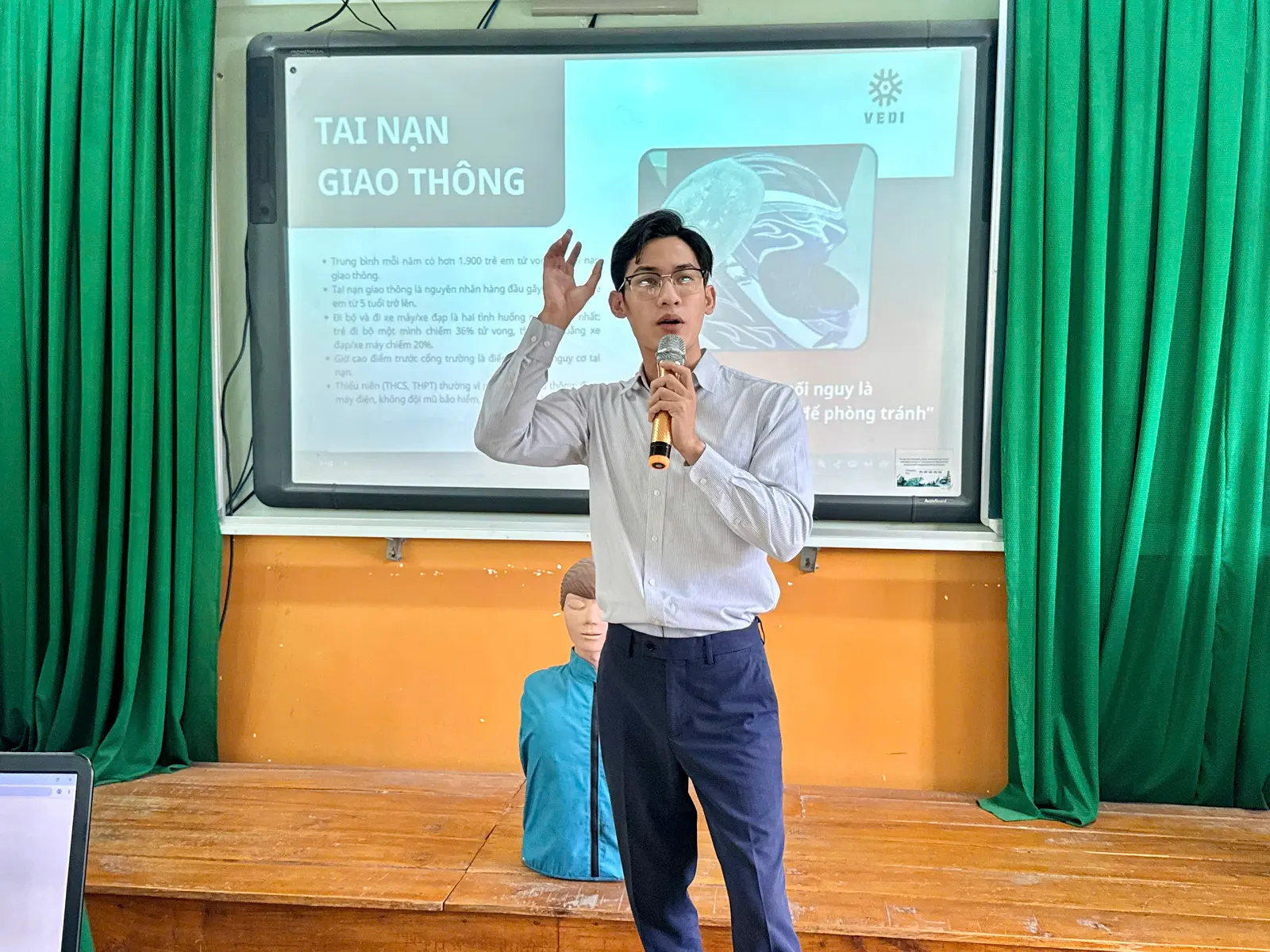 THPT HUỲNH VĂN NGHỆ TỔ CHỨC TẬP HUẤN PHÒNG CHỐNG TAI NẠN THƯƠNG TÍCH VÀ XÂY DỰNG TRƯỜNG HỌC AN TOÀN