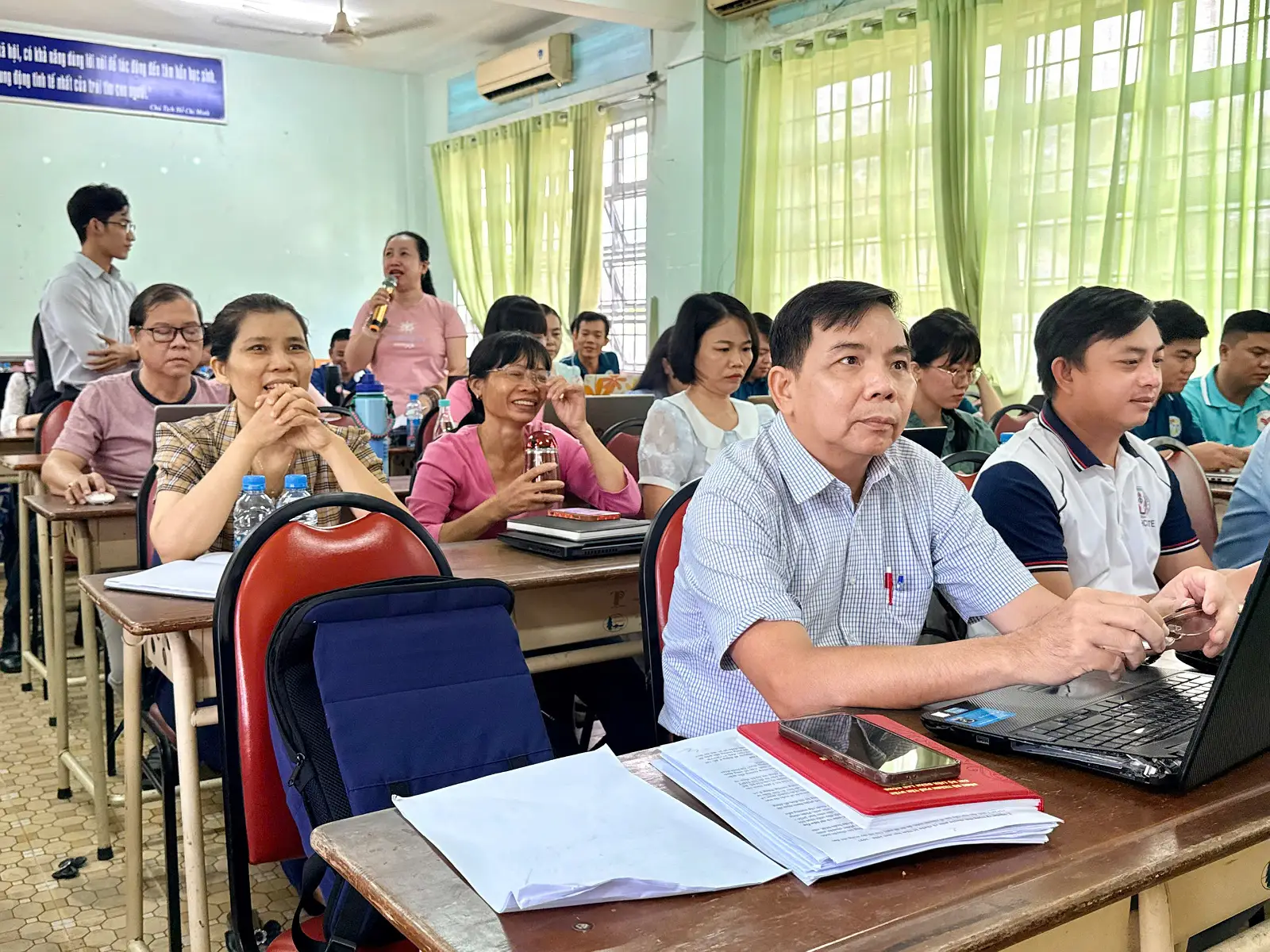 THPT HUỲNH VĂN NGHỆ TỔ CHỨC TẬP HUẤN PHÒNG CHỐNG TAI NẠN THƯƠNG TÍCH VÀ XÂY DỰNG TRƯỜNG HỌC AN TOÀN