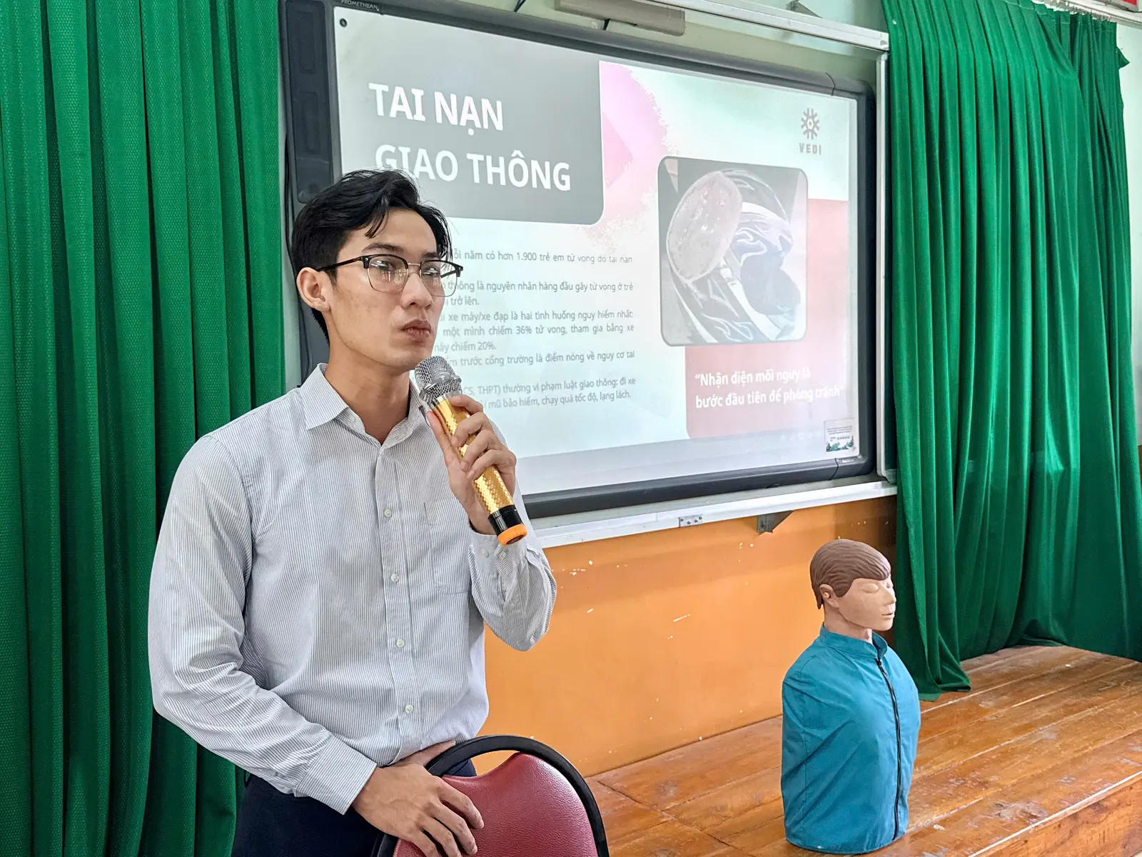 THPT HUỲNH VĂN NGHỆ TỔ CHỨC TẬP HUẤN PHÒNG CHỐNG TAI NẠN THƯƠNG TÍCH VÀ XÂY DỰNG TRƯỜNG HỌC AN TOÀN