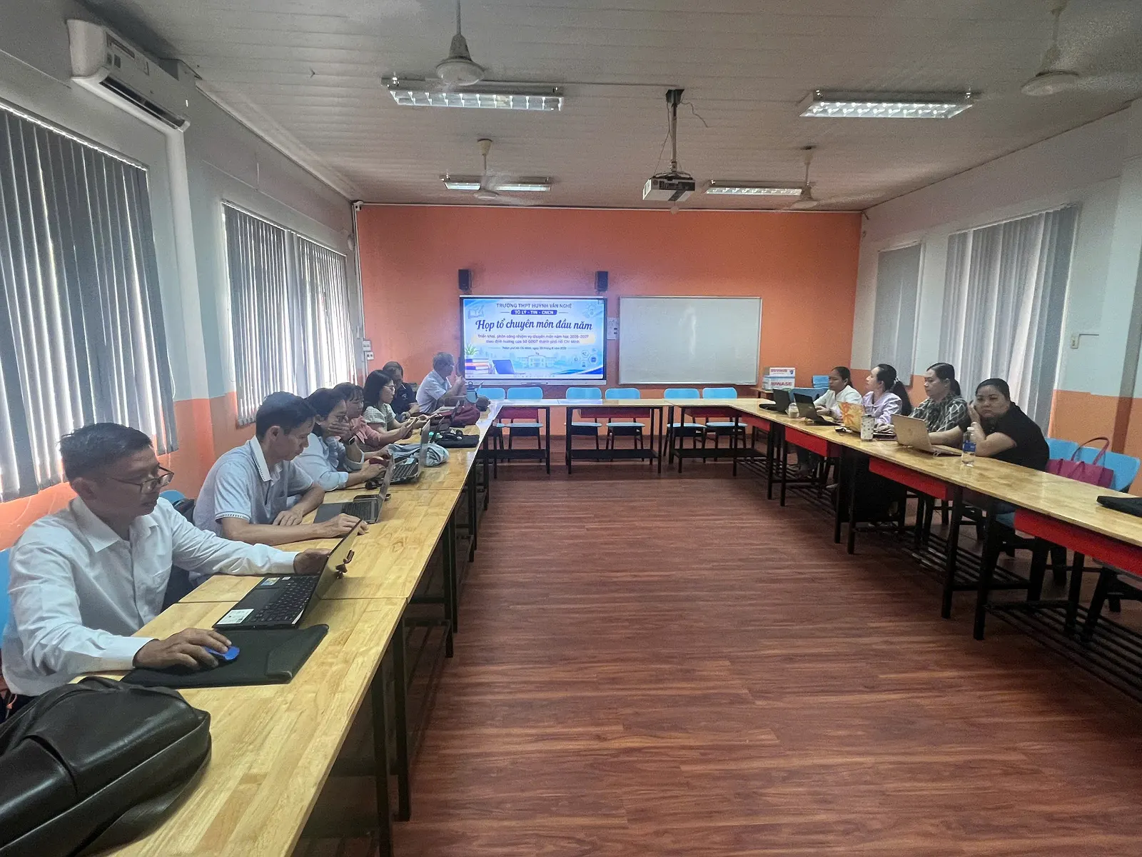 TỔ LÝ – TIN – CNCN HỌP TỔ CHUYÊN MÔN ĐẦU NĂM HỌC 2026–2027
