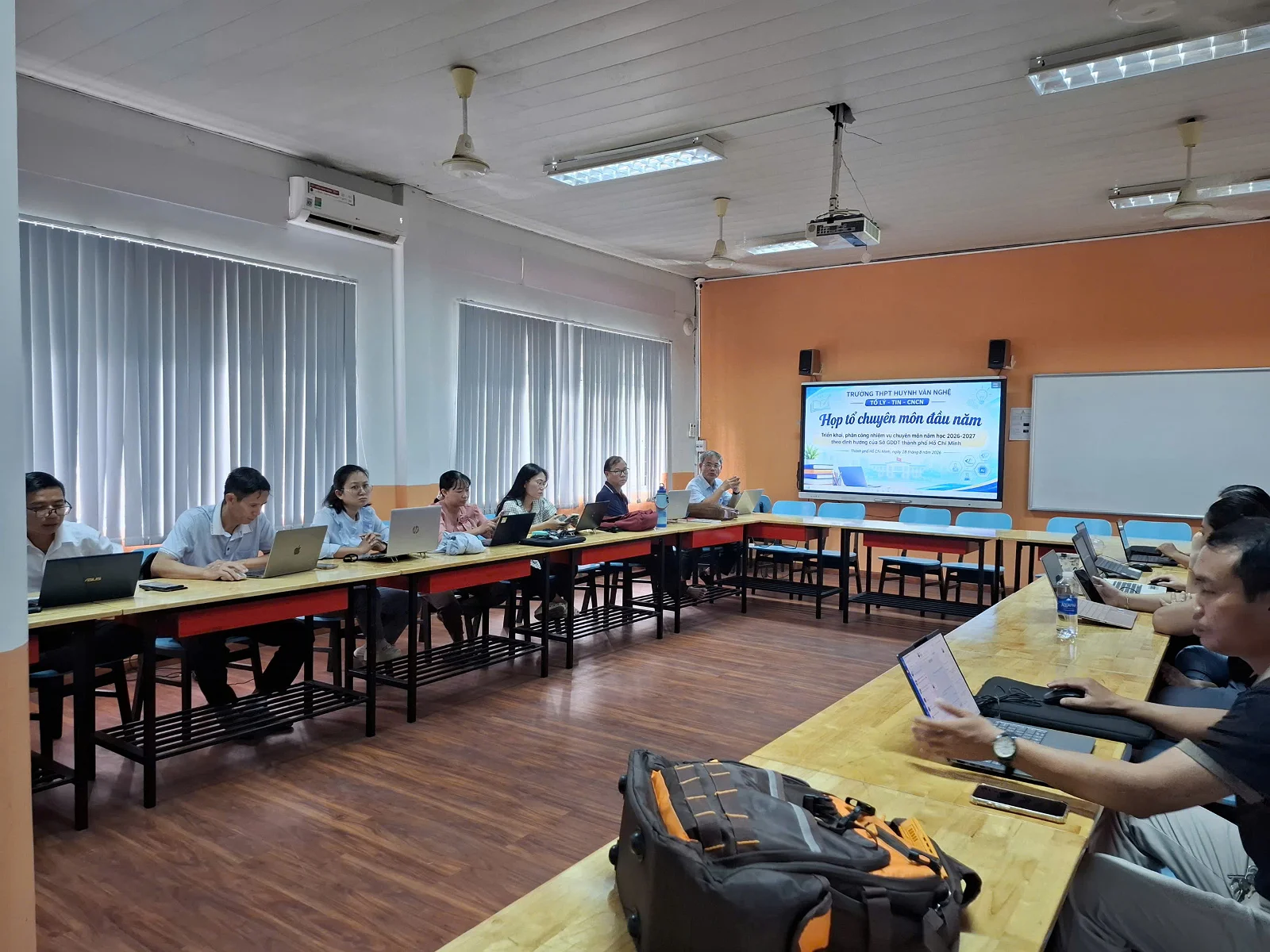 TỔ LÝ – TIN – CNCN HỌP TỔ CHUYÊN MÔN ĐẦU NĂM HỌC 2026–2027