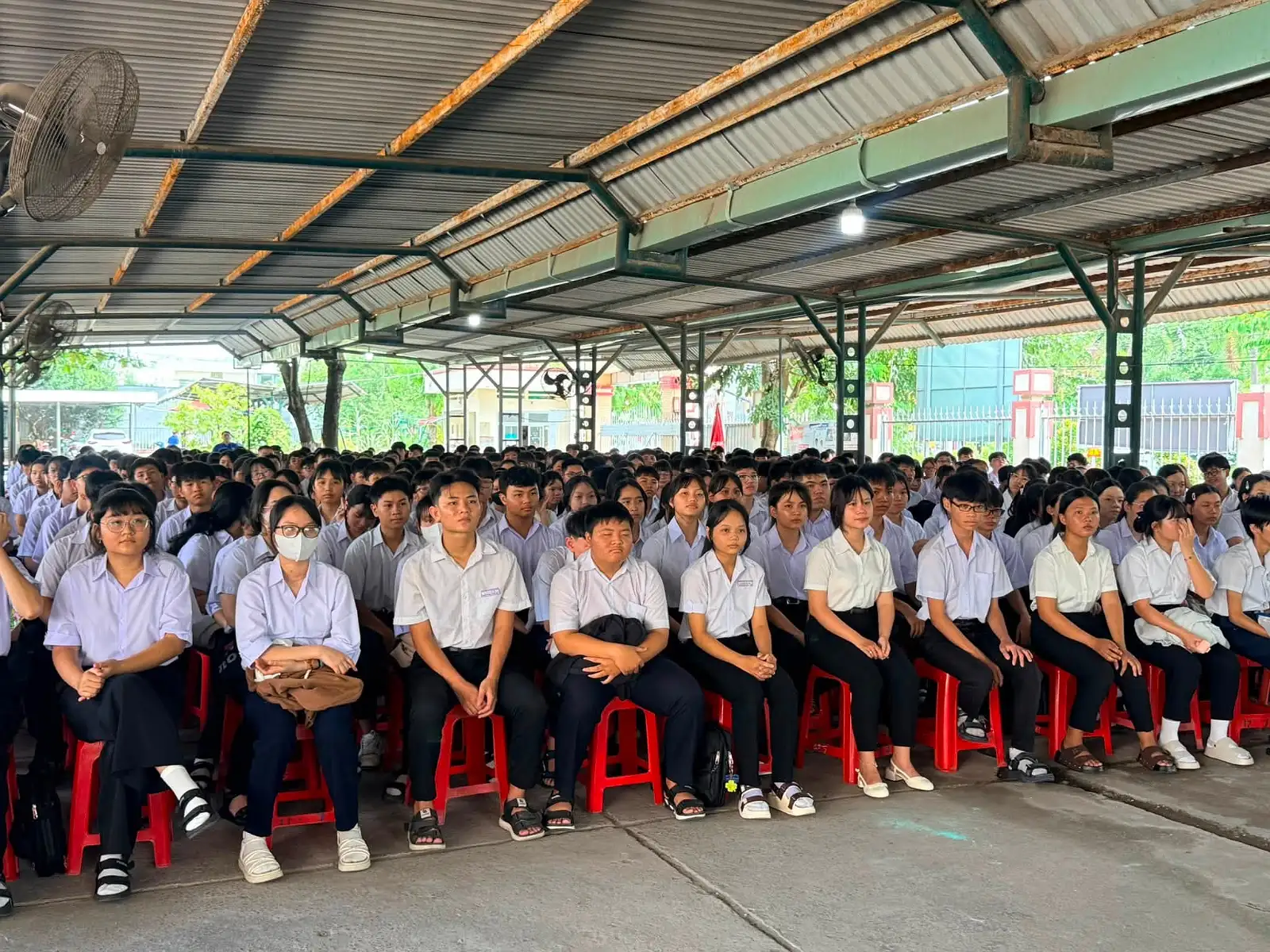 TRƯỜNG THPT HUỲNH VĂN NGHỆ TỔ CHỨC SINH HOẠT CHÍNH TRỊ ĐẦU NĂM HỌC VÀ GIÁO DỤC KIẾN THỨC, KỸ NĂNG CHO HỌC SINH