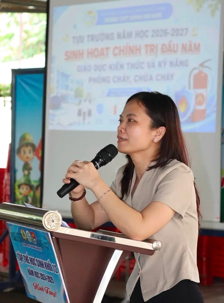 TRƯỜNG THPT HUỲNH VĂN NGHỆ TỔ CHỨC SINH HOẠT CHÍNH TRỊ ĐẦU NĂM HỌC VÀ GIÁO DỤC KIẾN THỨC, KỸ NĂNG CHO HỌC SINH