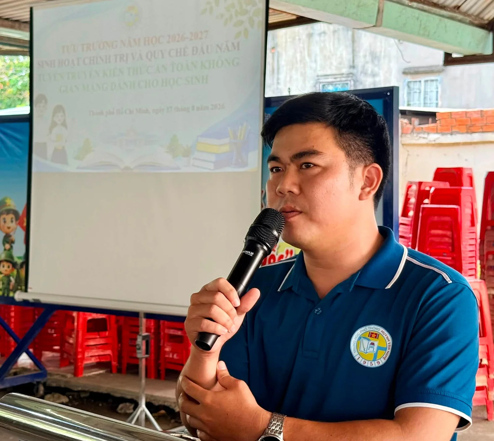 TRƯỜNG THPT HUỲNH VĂN NGHỆ TỔ CHỨC SINH HOẠT CHÍNH TRỊ ĐẦU NĂM HỌC VÀ GIÁO DỤC KIẾN THỨC, KỸ NĂNG CHO HỌC SINH
