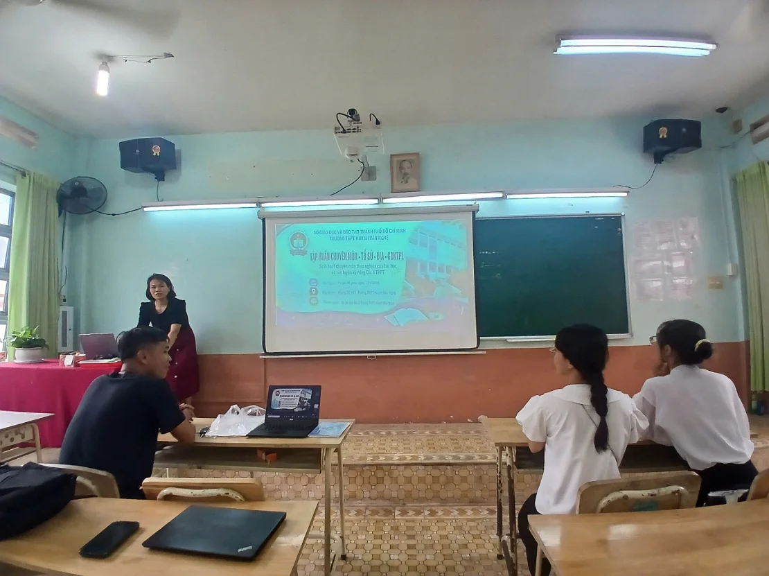 TẬP HUẤN CHUYÊN MÔN TỔ SỬ – ĐỊA – GDKTPL