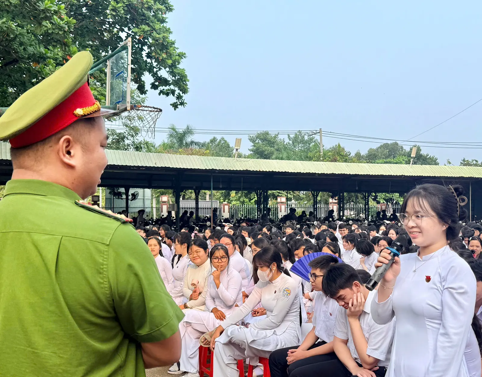 THPT HUỲNH VĂN NGHỆ: TUYÊN TRUYỀN, PHỔ BIẾN KIẾN THỨC PHÁP LUẬT CHO HỌC SINH