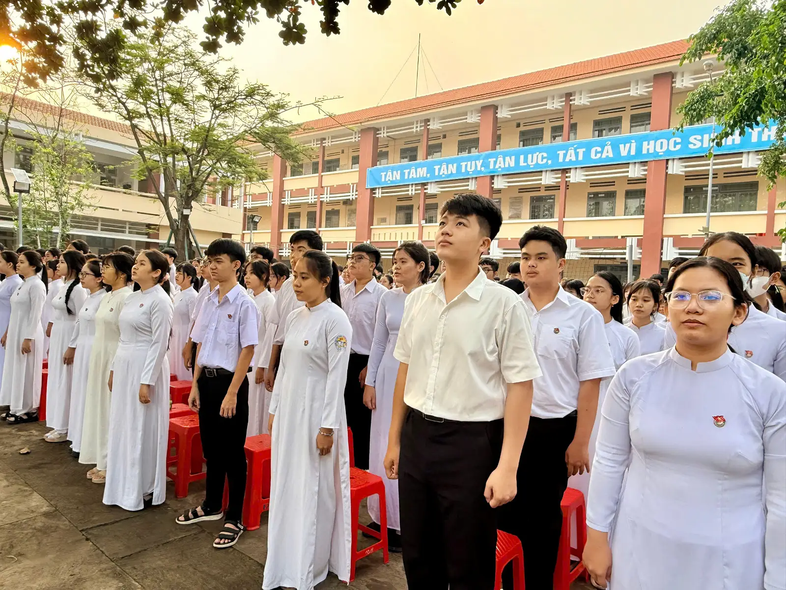THPT HUỲNH VĂN NGHỆ: TUYÊN TRUYỀN, PHỔ BIẾN KIẾN THỨC PHÁP LUẬT CHO HỌC SINH