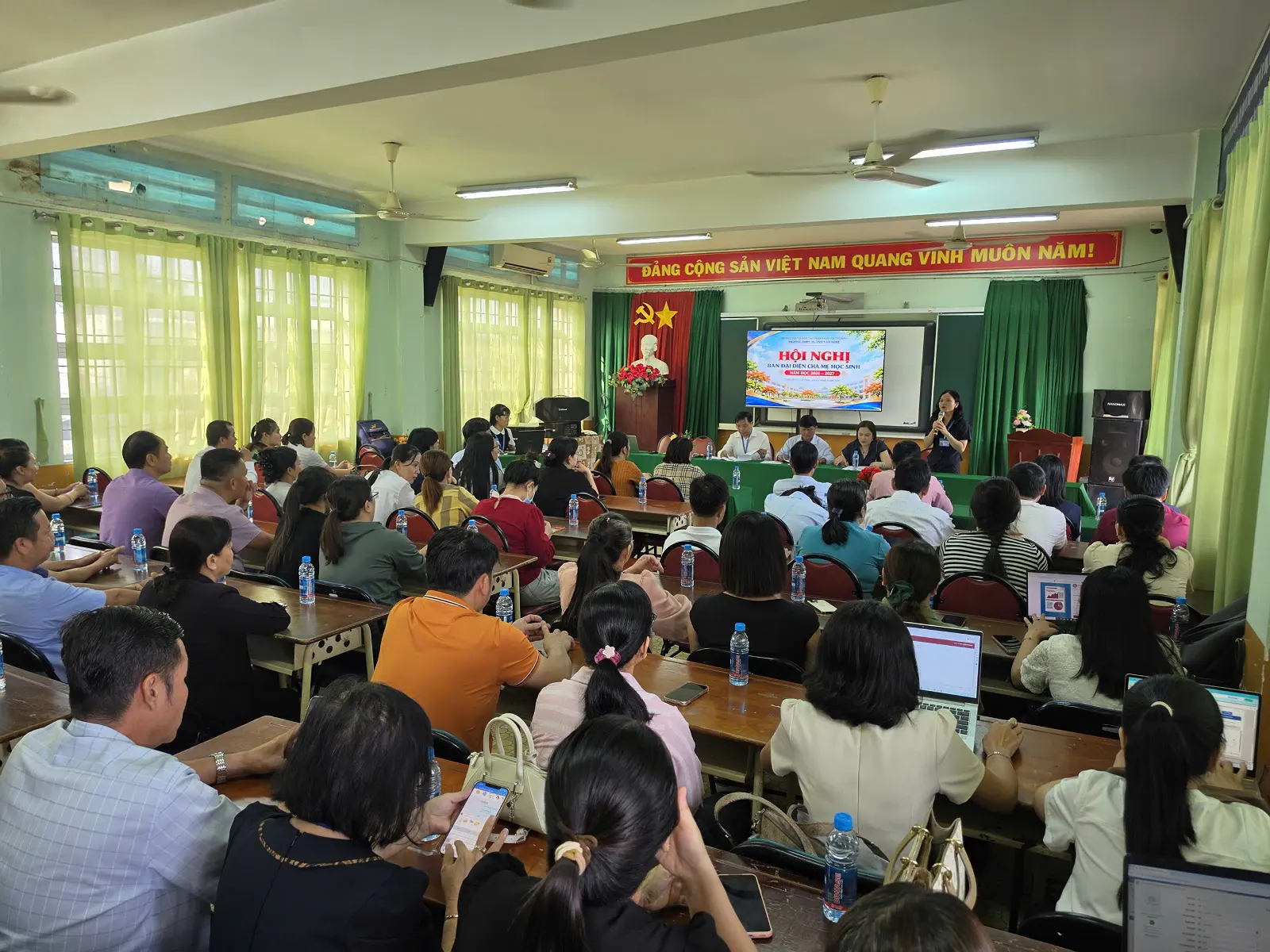 TRƯỜNG THPT HUỲNH VĂN NGHỆ TỔ CHỨC THÀNH CÔNG HỘI NGHỊ BAN ĐẠI DIỆN CHA MẸ HỌC SINH TOÀN TRƯỜNG NĂM HỌC 2026 – 2027