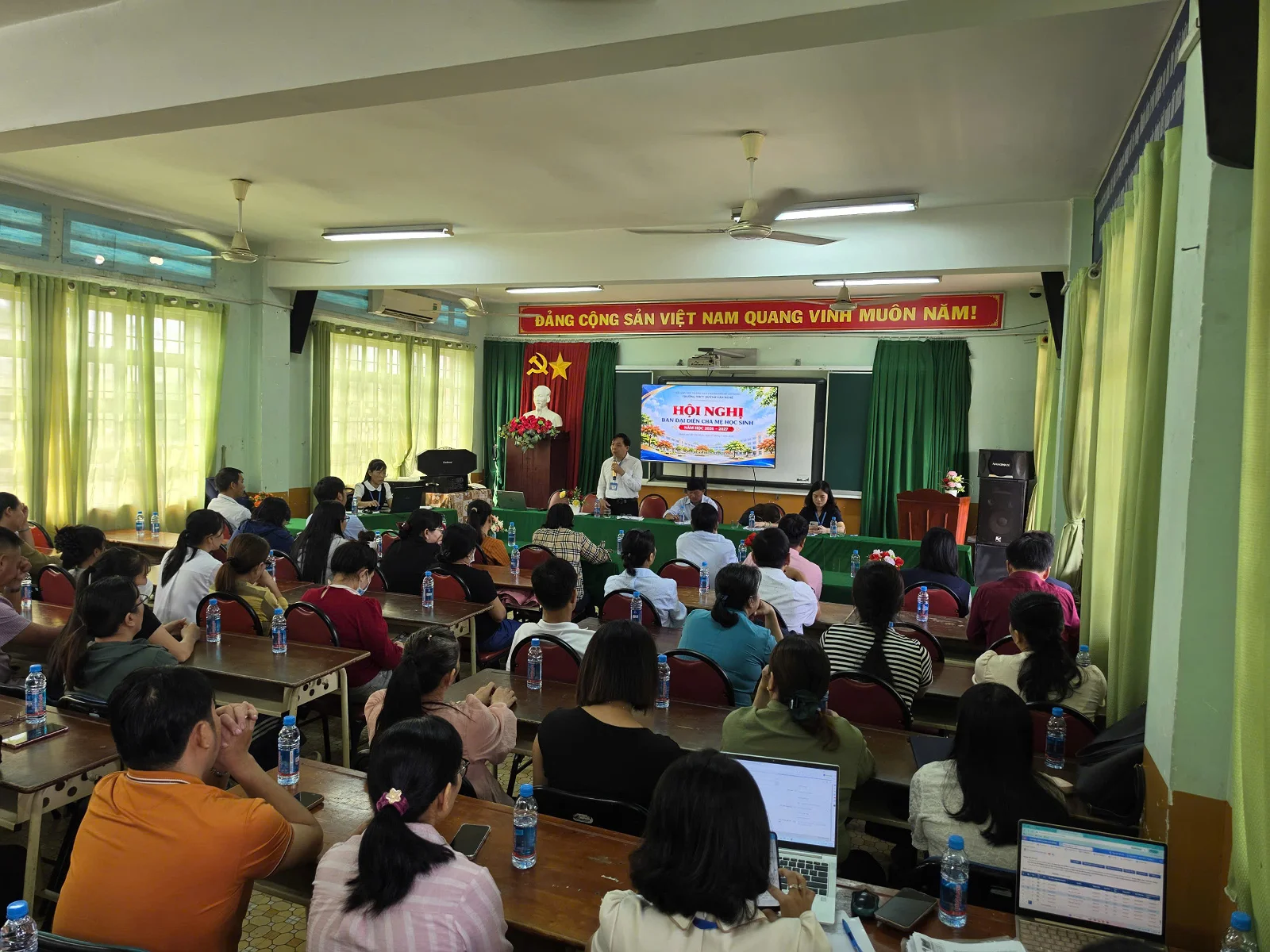 TRƯỜNG THPT HUỲNH VĂN NGHỆ TỔ CHỨC THÀNH CÔNG HỘI NGHỊ BAN ĐẠI DIỆN CHA MẸ HỌC SINH TOÀN TRƯỜNG NĂM HỌC 2026 – 2027