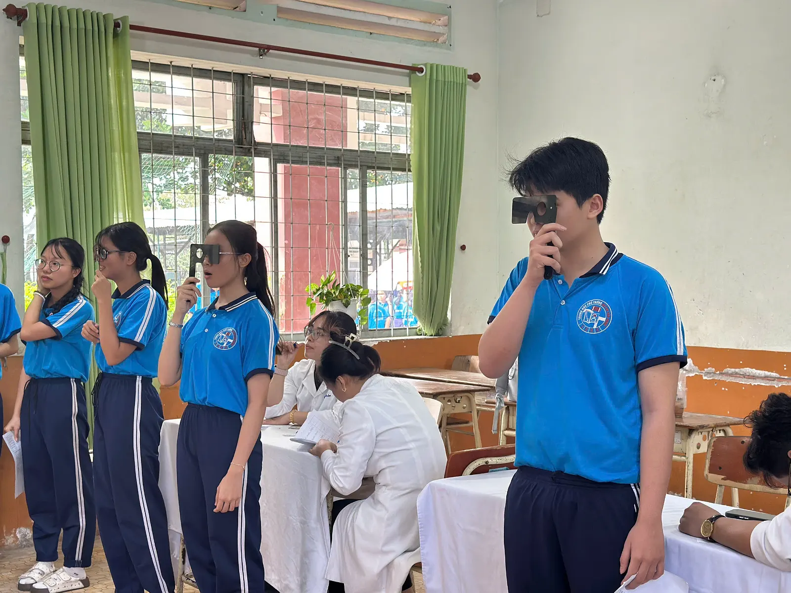 THPT HUỲNH VĂN NGHỆ TỔ CHỨC KHÁM SỨC KHỎE CHO HỌC SINH ĐẦU NĂM HỌC 2026 – 2027