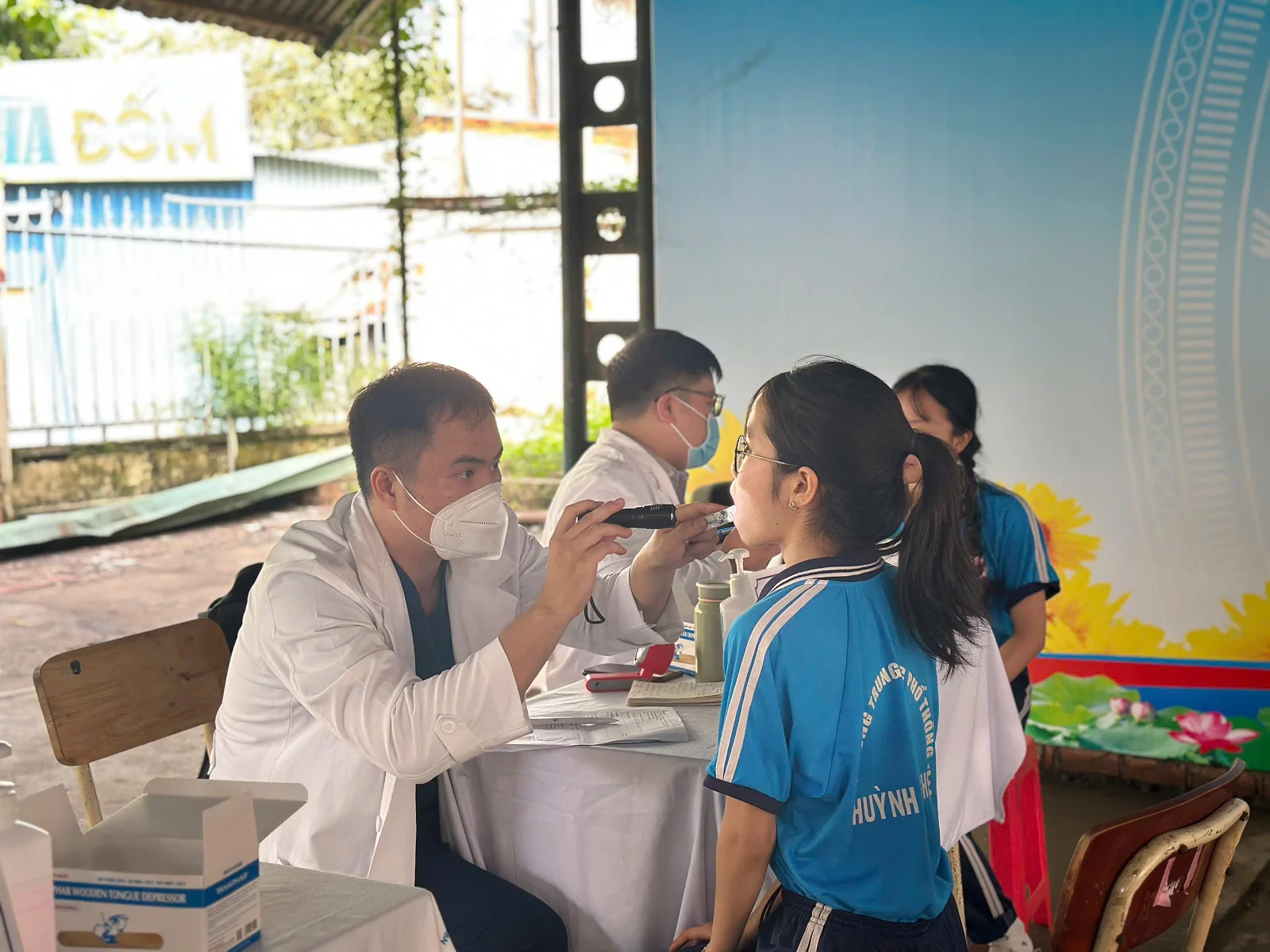 THPT HUỲNH VĂN NGHỆ TỔ CHỨC KHÁM SỨC KHỎE CHO HỌC SINH ĐẦU NĂM HỌC 2026 – 2027