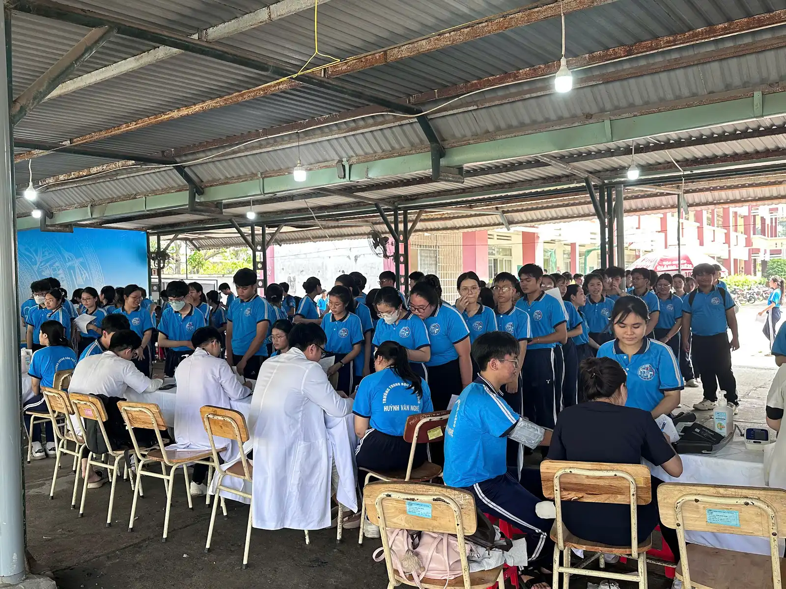 THPT HUỲNH VĂN NGHỆ TỔ CHỨC KHÁM SỨC KHỎE CHO HỌC SINH ĐẦU NĂM HỌC 2026 – 2027