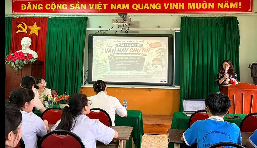 LỄ RA MẮT CLB “VĂN HAY CHỮ TỐT” TRƯỜNG THPT HUỲNH VĂN NGHỆ