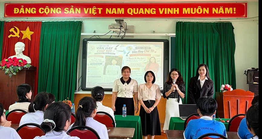 LỄ RA MẮT CLB “VĂN HAY CHỮ TỐT” TRƯỜNG THPT HUỲNH VĂN NGHỆ