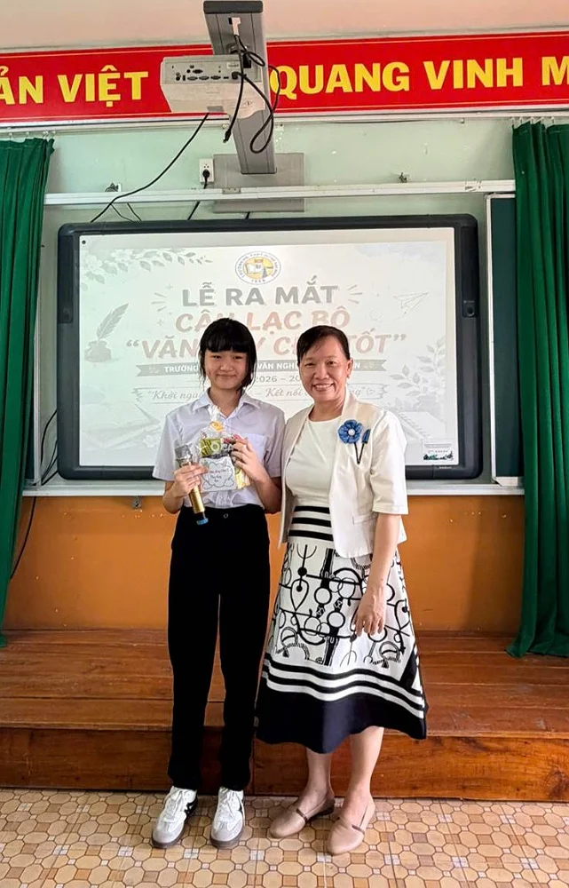 LỄ RA MẮT CLB “VĂN HAY CHỮ TỐT” TRƯỜNG THPT HUỲNH VĂN NGHỆ
