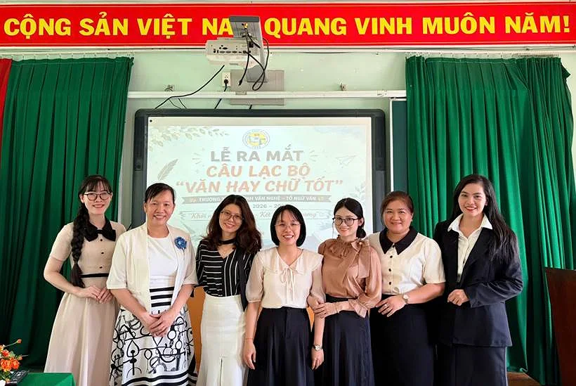 LỄ RA MẮT CLB “VĂN HAY CHỮ TỐT” TRƯỜNG THPT HUỲNH VĂN NGHỆ