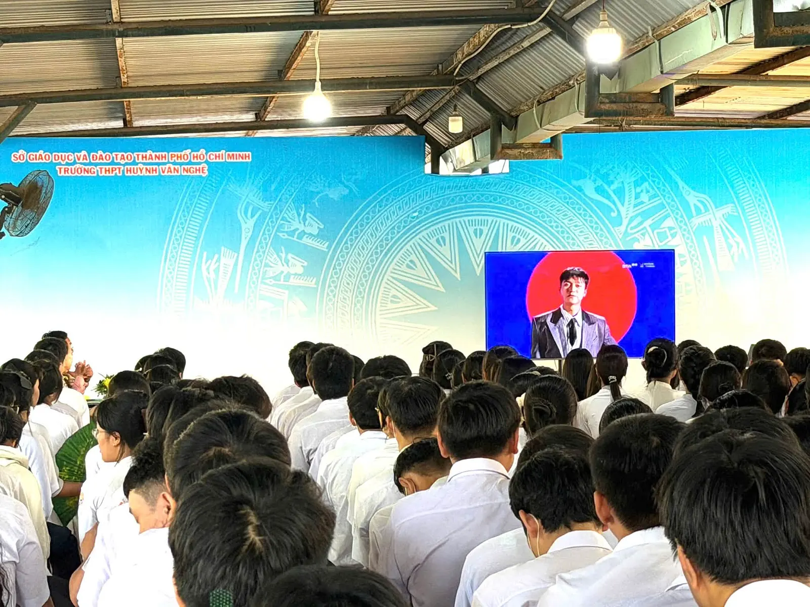 TRƯỜNG THPT HUỲNH VĂN NGHỆ HƯỞNG ỨNG CHIẾN DỊCH “KHÔNG MỘT MÌNH 2026”
