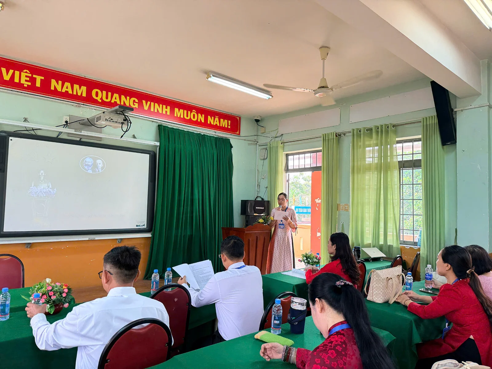 CHI BỘ 2 – TRƯỜNG THPT HUỲNH VĂN NGHỆ LONG TRỌNG TỔ CHỨC LỄ KẾT NẠP ĐẢNG VIÊN MỚI CHO QUẦN CHÚNG NGUYỄN TRẦN CẨM THÚY