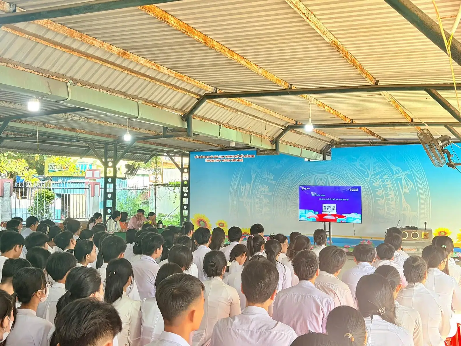 TRƯỜNG THPT HUỲNH VĂN NGHỆ HƯỞNG ỨNG CHIẾN DỊCH “KHÔNG MỘT MÌNH 2026”