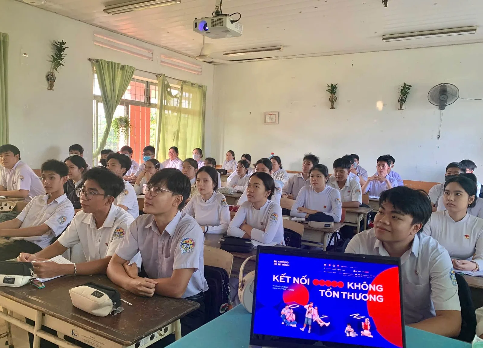 TRƯỜNG THPT HUỲNH VĂN NGHỆ HƯỞNG ỨNG CHIẾN DỊCH “KHÔNG MỘT MÌNH 2026”