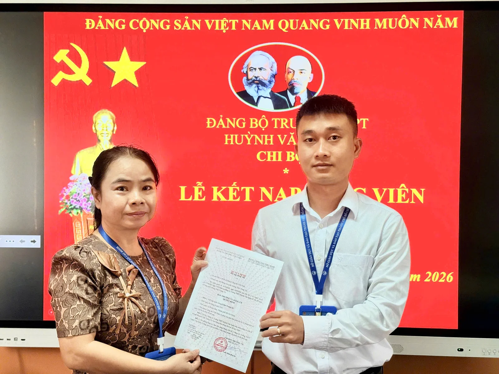 CHI BỘ 3 – TRƯỜNG THPT HUỲNH VĂN NGHỆ LONG TRỌNG TỔ CHỨC LỄ KẾT NẠP ĐẢNG VIÊN MỚI