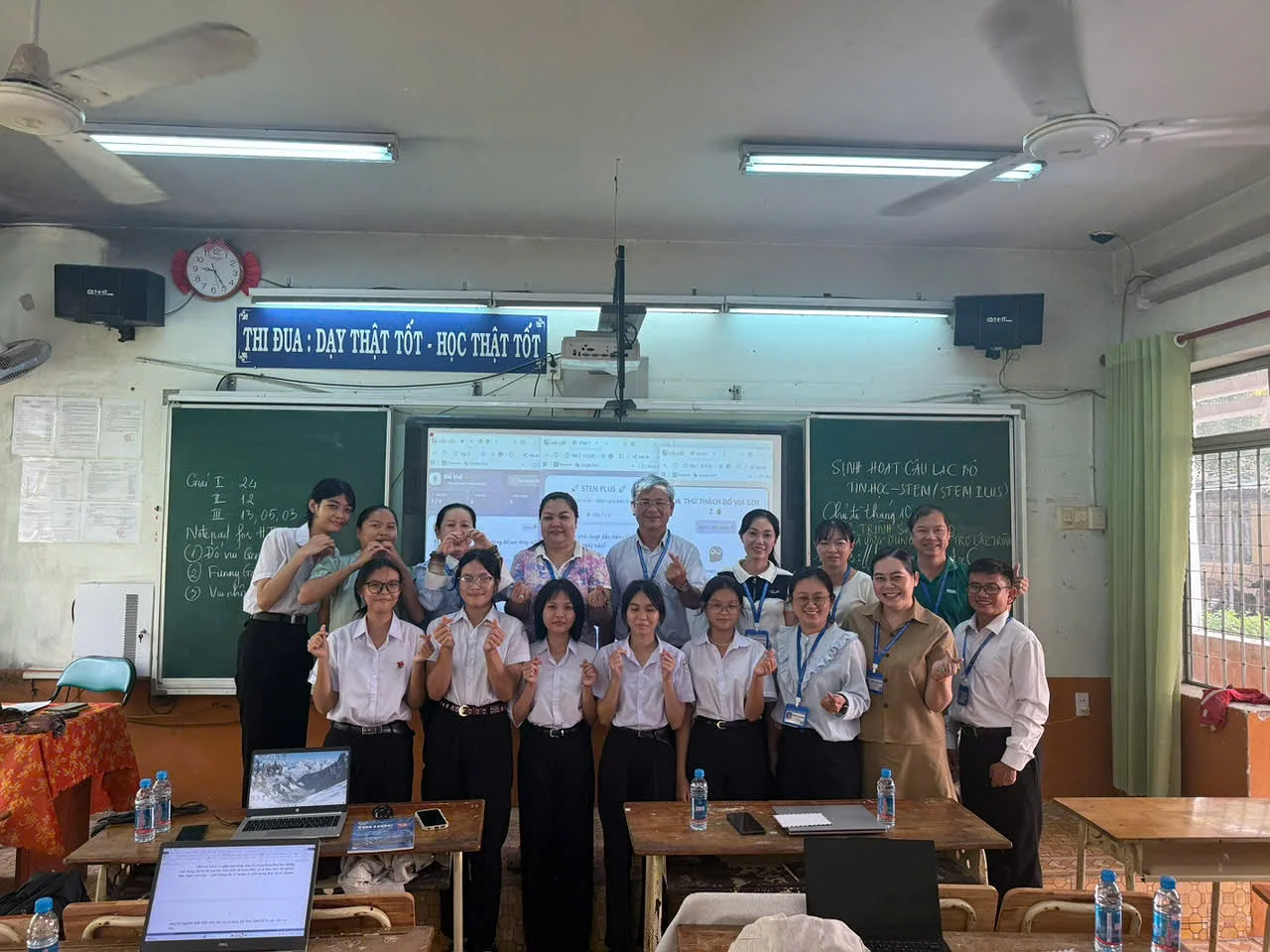 CÂU LẠC BỘ TIN HỌC – STEM (STEM PLUS) BỨT PHÁ SÁNG TẠO VỚI CHỦ ĐỀ THÁNG 10: “LẬP TRÌNH SÁNG TẠO VÀ ỨNG DỤNG AI HỖ TRỢ LẬP TRÌNH”