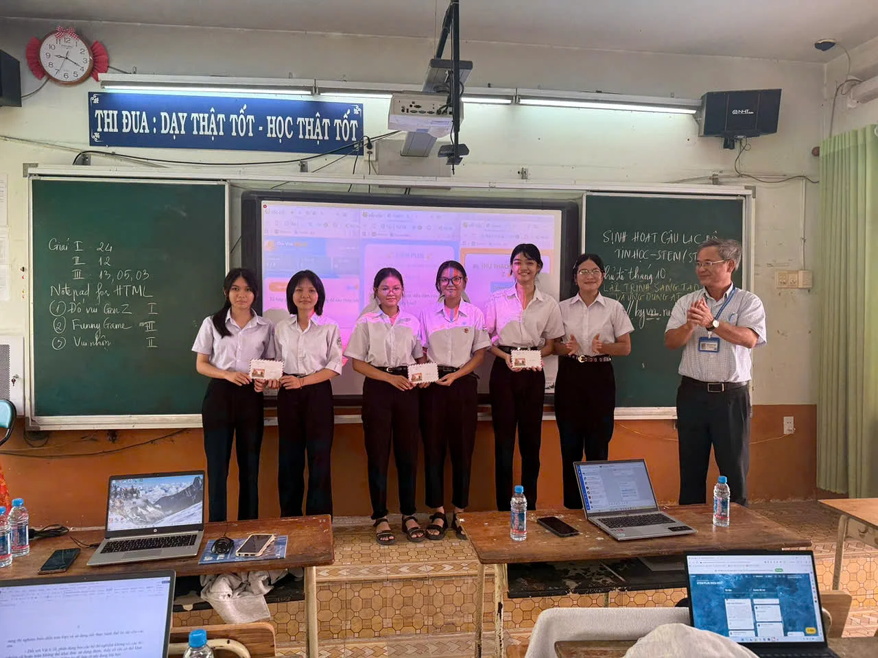 CÂU LẠC BỘ TIN HỌC – STEM (STEM PLUS) BỨT PHÁ SÁNG TẠO VỚI CHỦ ĐỀ THÁNG 10: “LẬP TRÌNH SÁNG TẠO VÀ ỨNG DỤNG AI HỖ TRỢ LẬP TRÌNH”