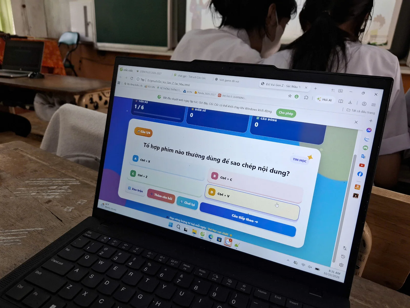 CÂU LẠC BỘ TIN HỌC – STEM (STEM PLUS) BỨT PHÁ SÁNG TẠO VỚI CHỦ ĐỀ THÁNG 10: “LẬP TRÌNH SÁNG TẠO VÀ ỨNG DỤNG AI HỖ TRỢ LẬP TRÌNH”