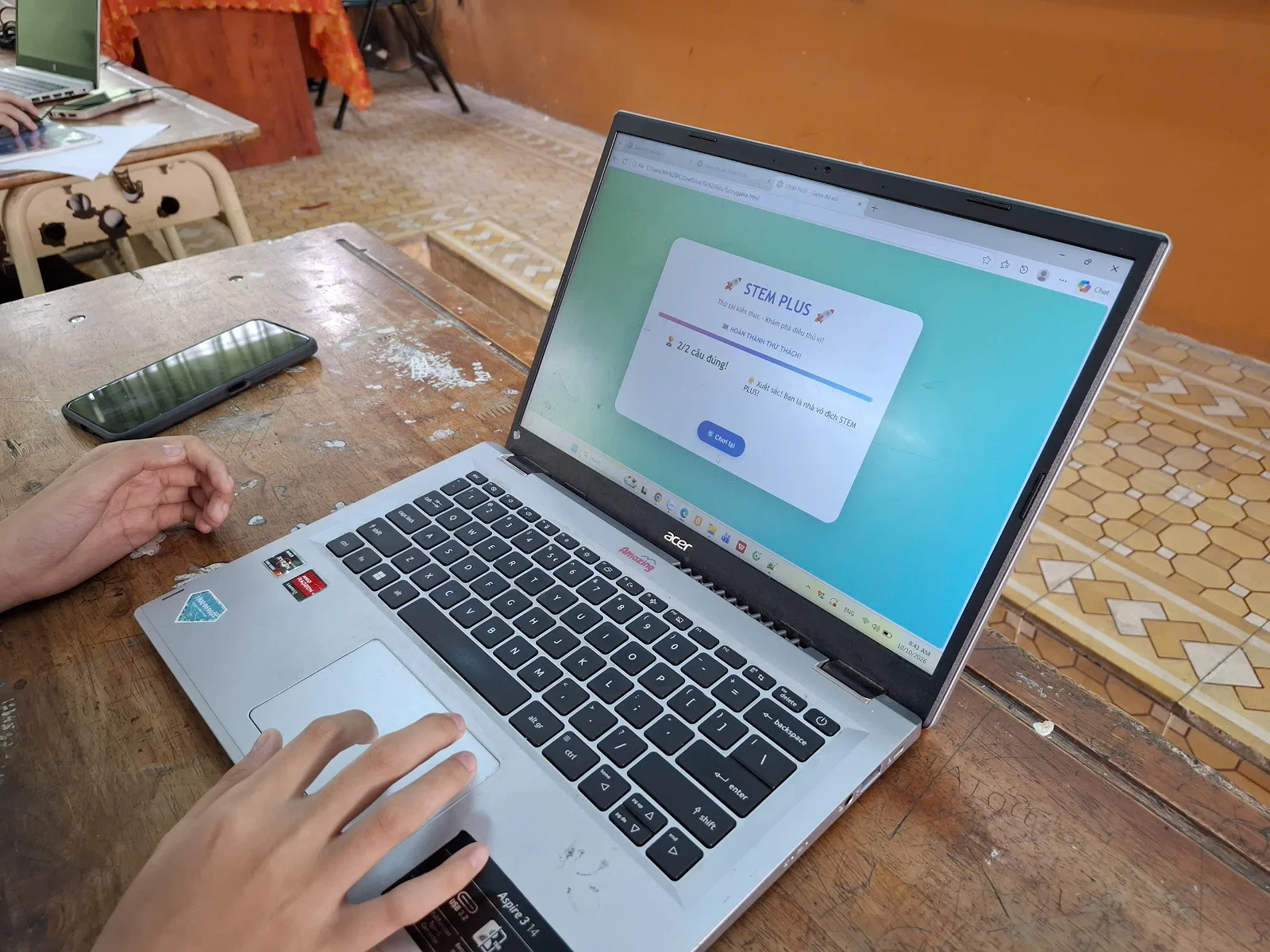 CÂU LẠC BỘ TIN HỌC – STEM (STEM PLUS) BỨT PHÁ SÁNG TẠO VỚI CHỦ ĐỀ THÁNG 10: “LẬP TRÌNH SÁNG TẠO VÀ ỨNG DỤNG AI HỖ TRỢ LẬP TRÌNH”