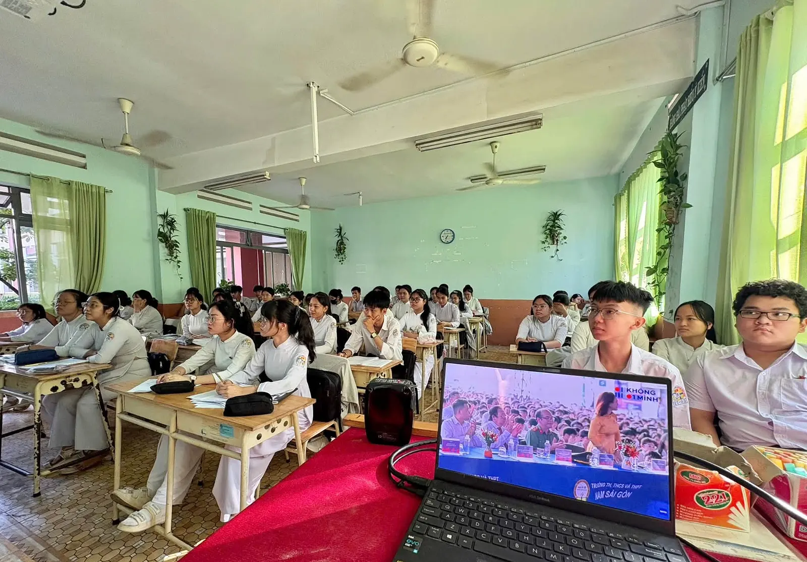 TRƯỜNG THPT HUỲNH VĂN NGHỆ HƯỞNG ỨNG CHIẾN DỊCH “KHÔNG MỘT MÌNH 2026”