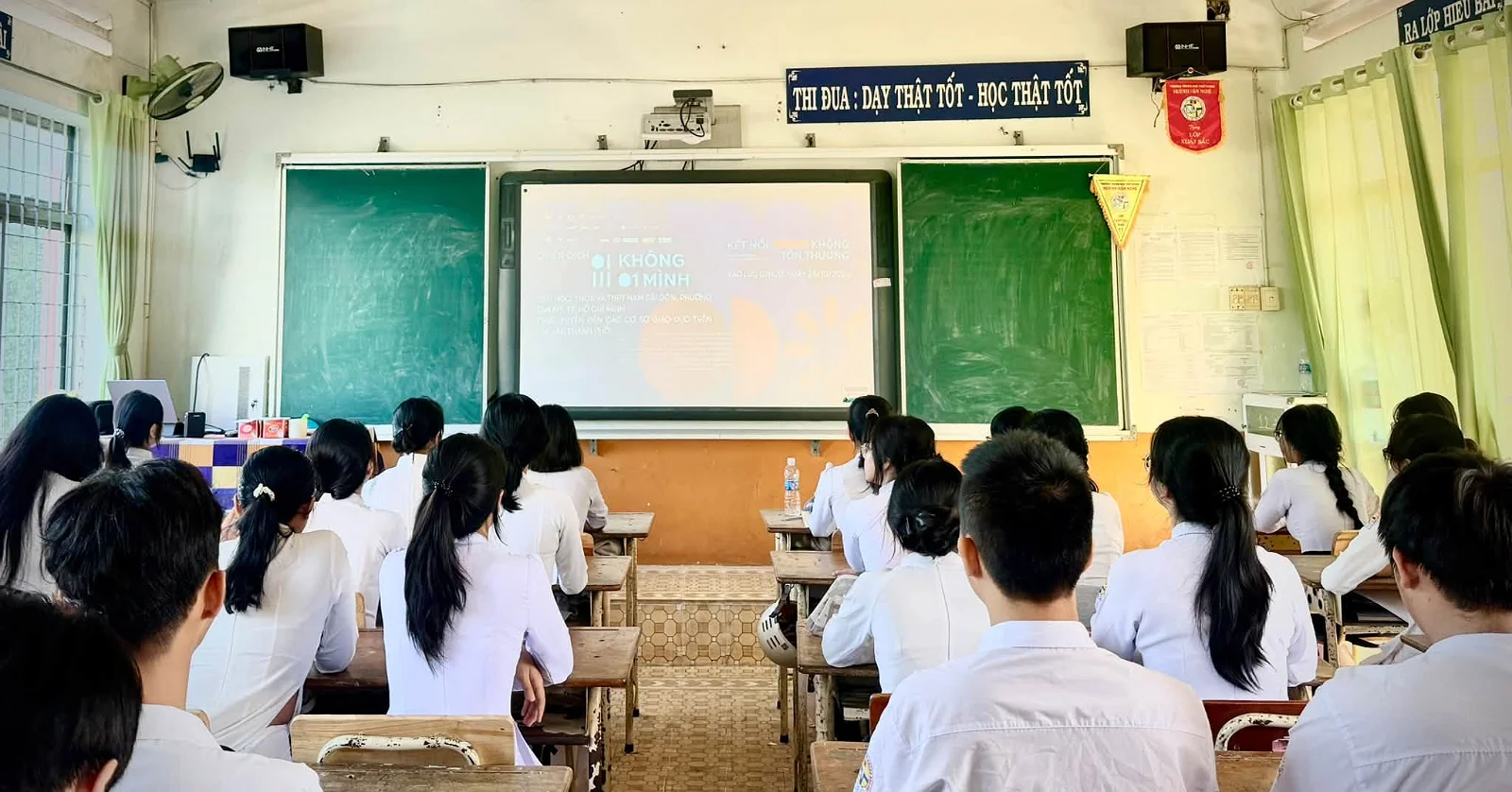 TRƯỜNG THPT HUỲNH VĂN NGHỆ HƯỞNG ỨNG CHIẾN DỊCH “KHÔNG MỘT MÌNH 2026”