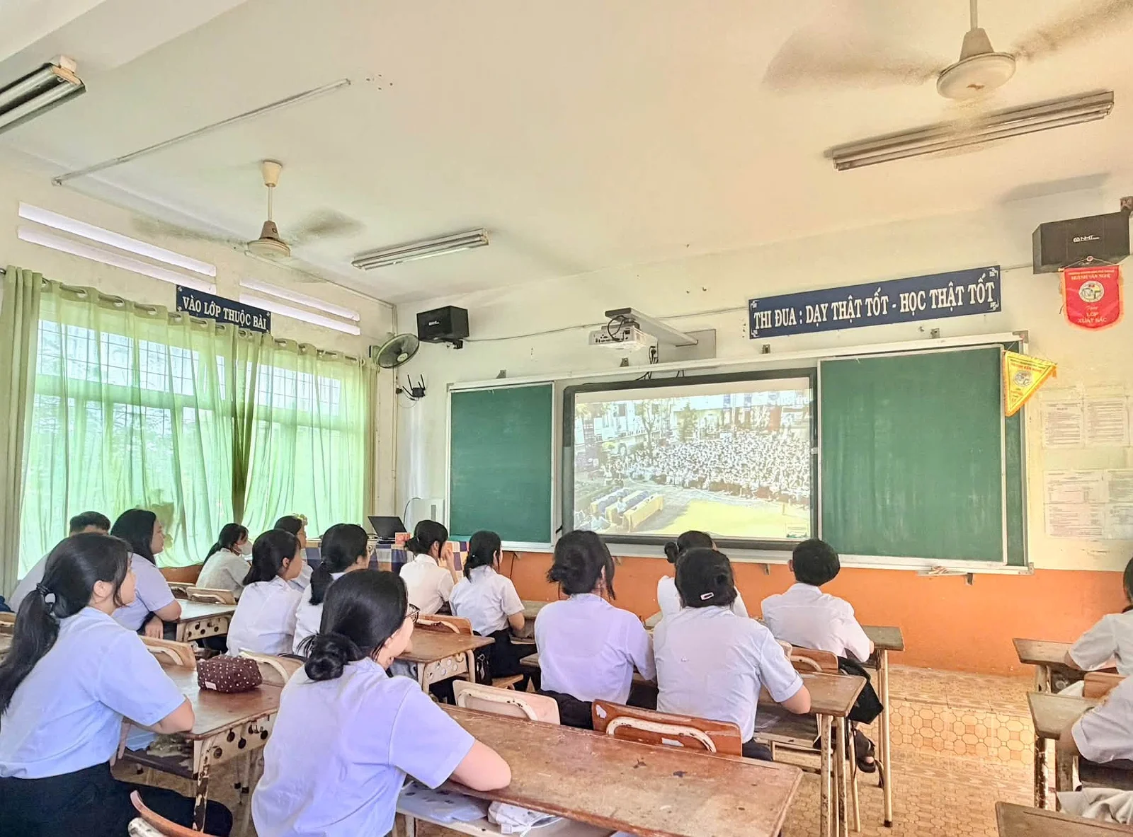 TRƯỜNG THPT HUỲNH VĂN NGHỆ HƯỞNG ỨNG CHIẾN DỊCH “KHÔNG MỘT MÌNH 2026 – KẾT NỐI KHÔNG TỔN THƯƠNG”