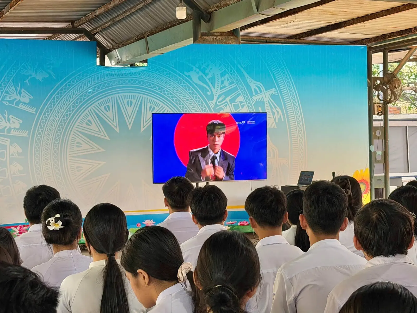 TRƯỜNG THPT HUỲNH VĂN NGHỆ HƯỞNG ỨNG CHIẾN DỊCH “KHÔNG MỘT MÌNH 2026”