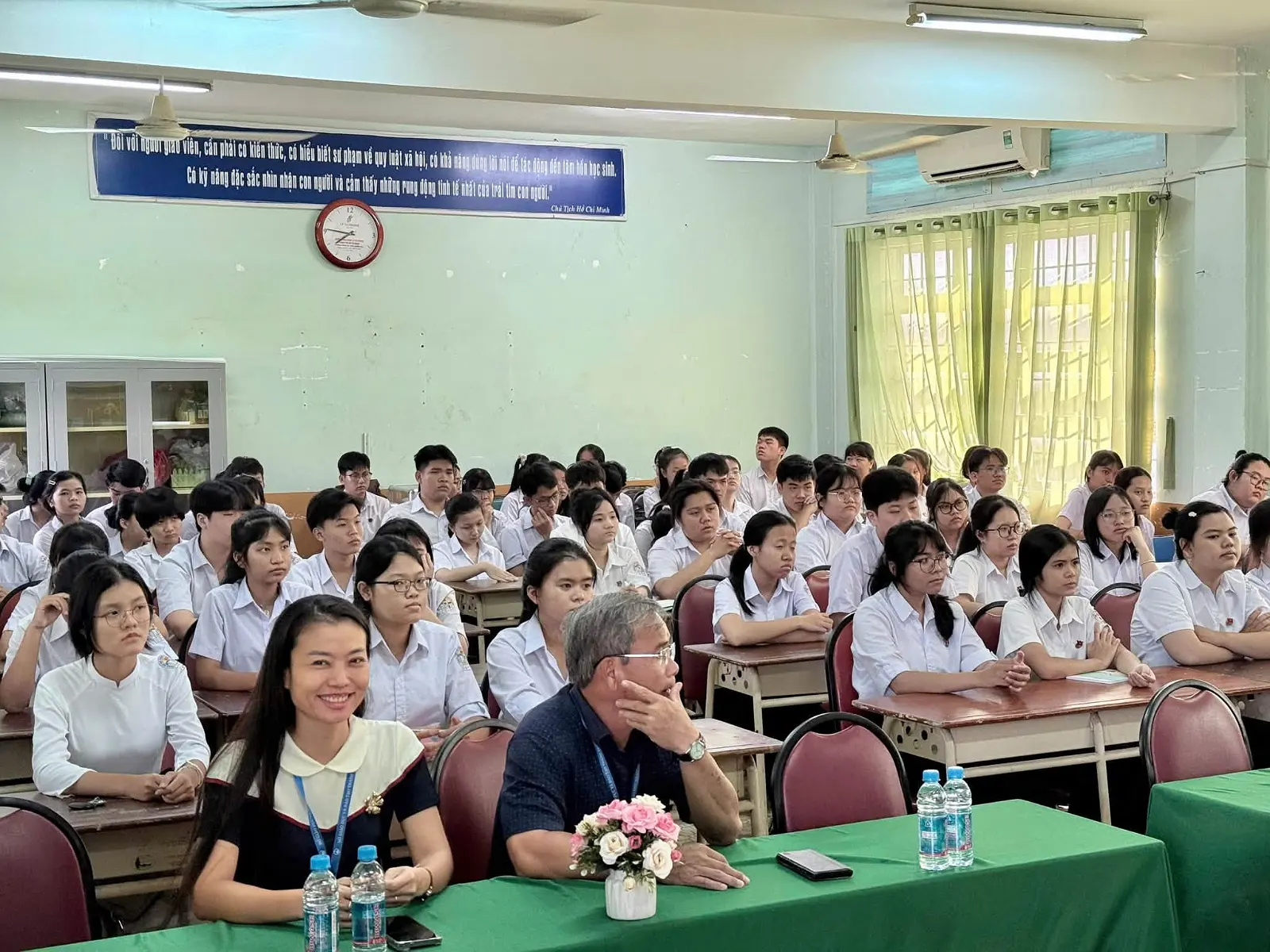 TRƯỜNG THPT HUỲNH VĂN NGHỆ TỔ CHỨC HỘI NGHỊ ĐỐI THOẠI GIỮA LÃNH ĐẠO NHÀ TRƯỜNG VÀ HỌC SINH LẦN THỨ NHẤT, NĂM HỌC 2026 – 2027