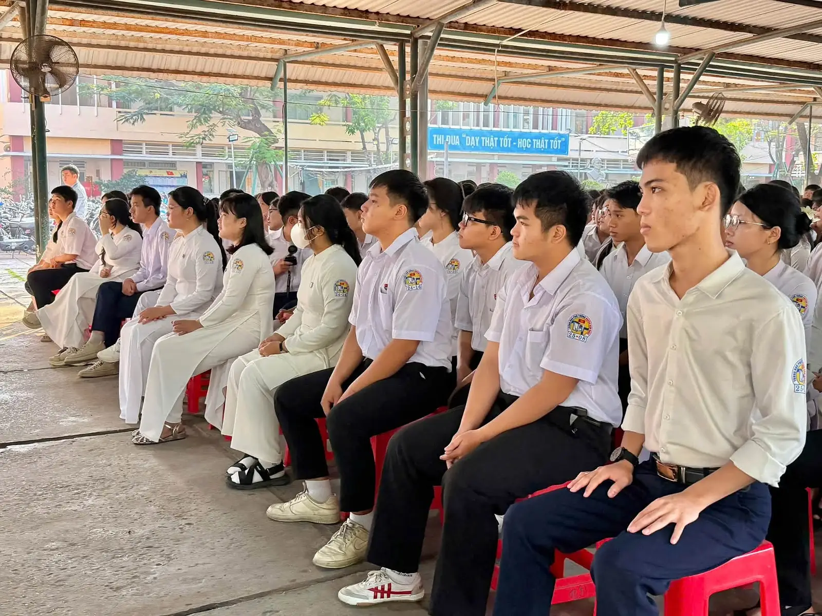 TRƯỜNG THPT HUỲNH VĂN NGHỆ HƯỞNG ỨNG CHIẾN DỊCH “KHÔNG MỘT MÌNH 2026”