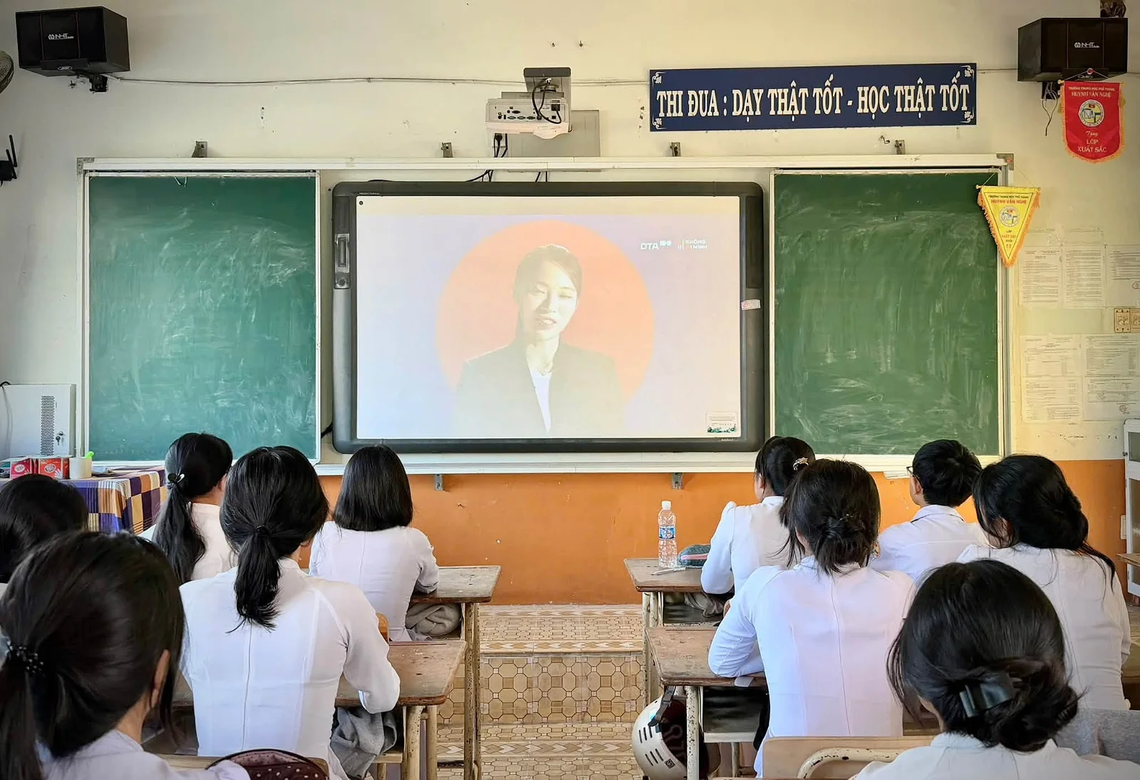 TRƯỜNG THPT HUỲNH VĂN NGHỆ HƯỞNG ỨNG CHIẾN DỊCH “KHÔNG MỘT MÌNH 2026”