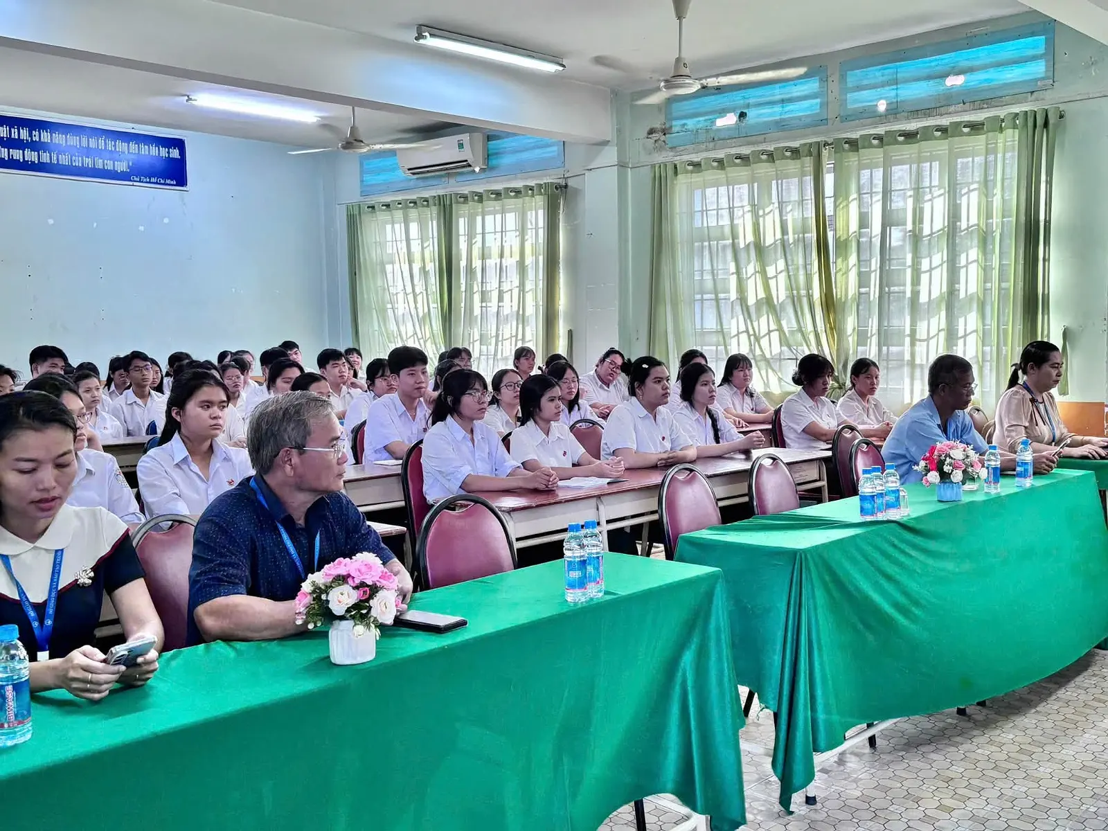 TRƯỜNG THPT HUỲNH VĂN NGHỆ TỔ CHỨC HỘI NGHỊ ĐỐI THOẠI GIỮA LÃNH ĐẠO NHÀ TRƯỜNG VÀ HỌC SINH LẦN THỨ NHẤT, NĂM HỌC 2026 – 2027