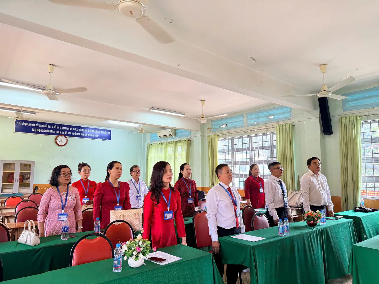 CHI BỘ 2 – TRƯỜNG THPT HUỲNH VĂN NGHỆ LONG TRỌNG TỔ CHỨC LỄ KẾT NẠP ĐẢNG VIÊN MỚI CHO QUẦN CHÚNG NGUYỄN TRẦN CẨM THÚY