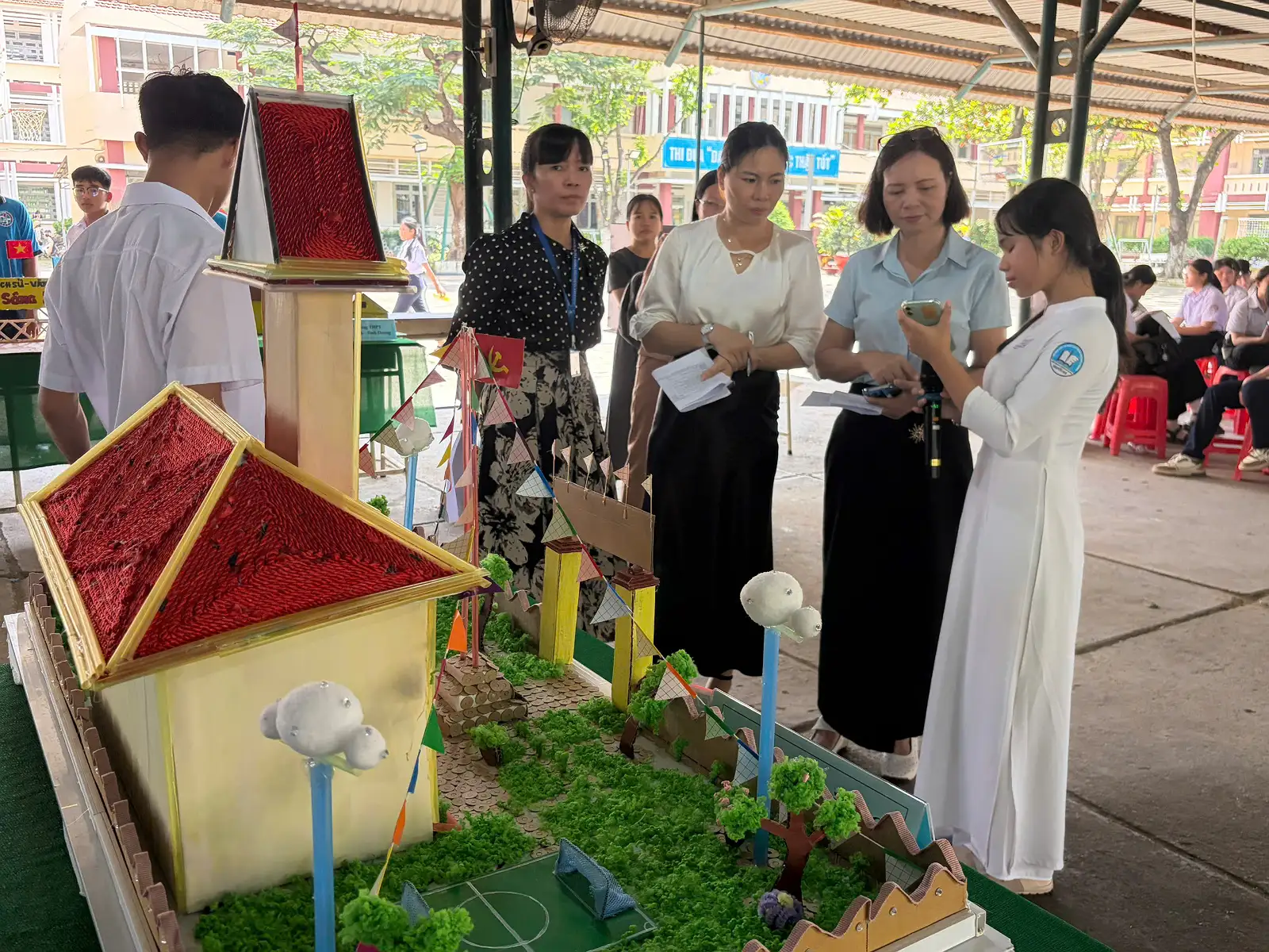 TỔ SỬ- ĐỊA-GDKT&PL TRƯỜNG THPT HUỲNH VĂN NGHỆ LAN TỎA TÌNH YÊU DI SẢN QUA TRẢI NGHIỆM VÀ SÁNG TẠO