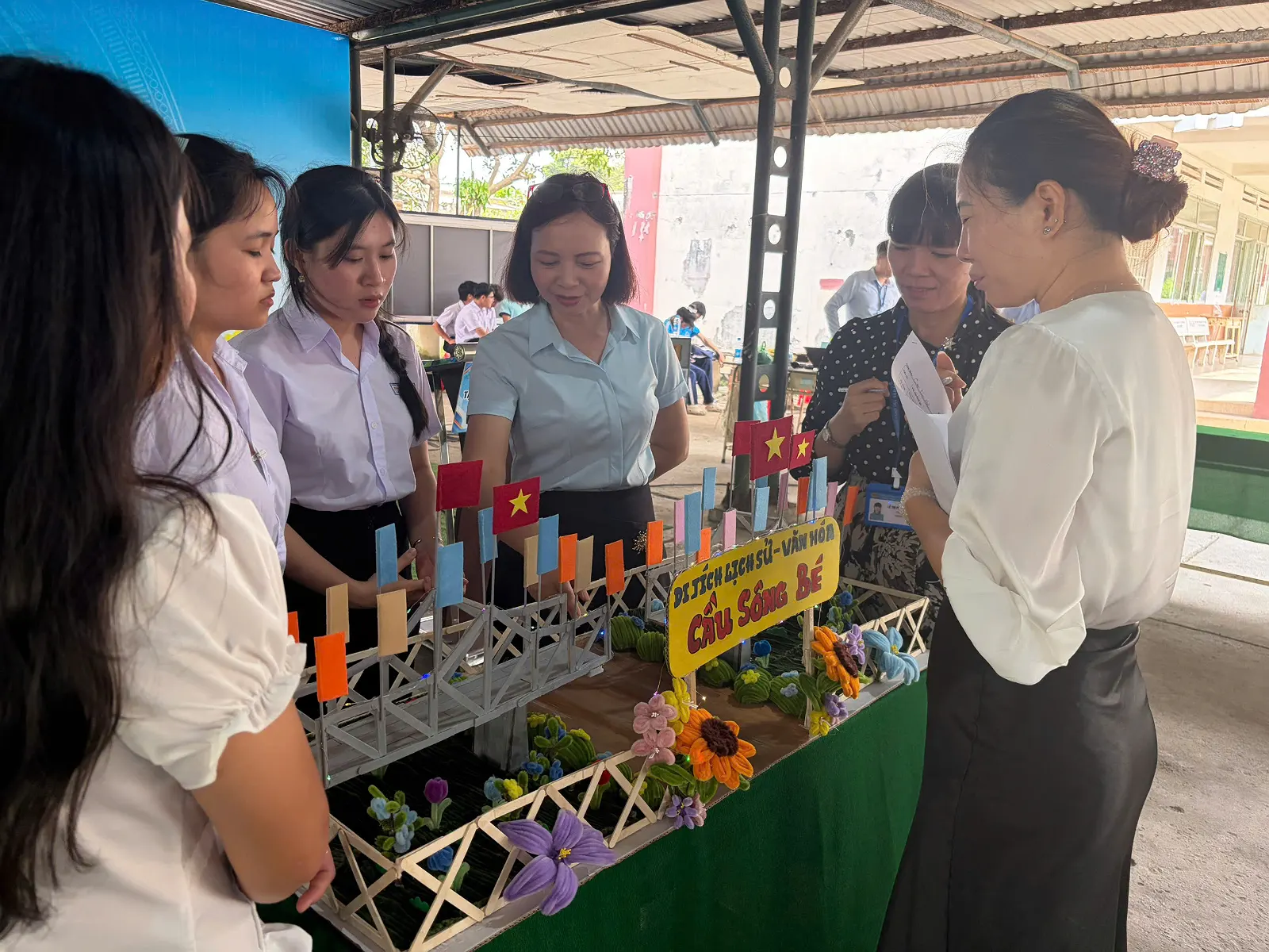 TỔ SỬ- ĐỊA-GDKT&PL TRƯỜNG THPT HUỲNH VĂN NGHỆ LAN TỎA TÌNH YÊU DI SẢN QUA TRẢI NGHIỆM VÀ SÁNG TẠO