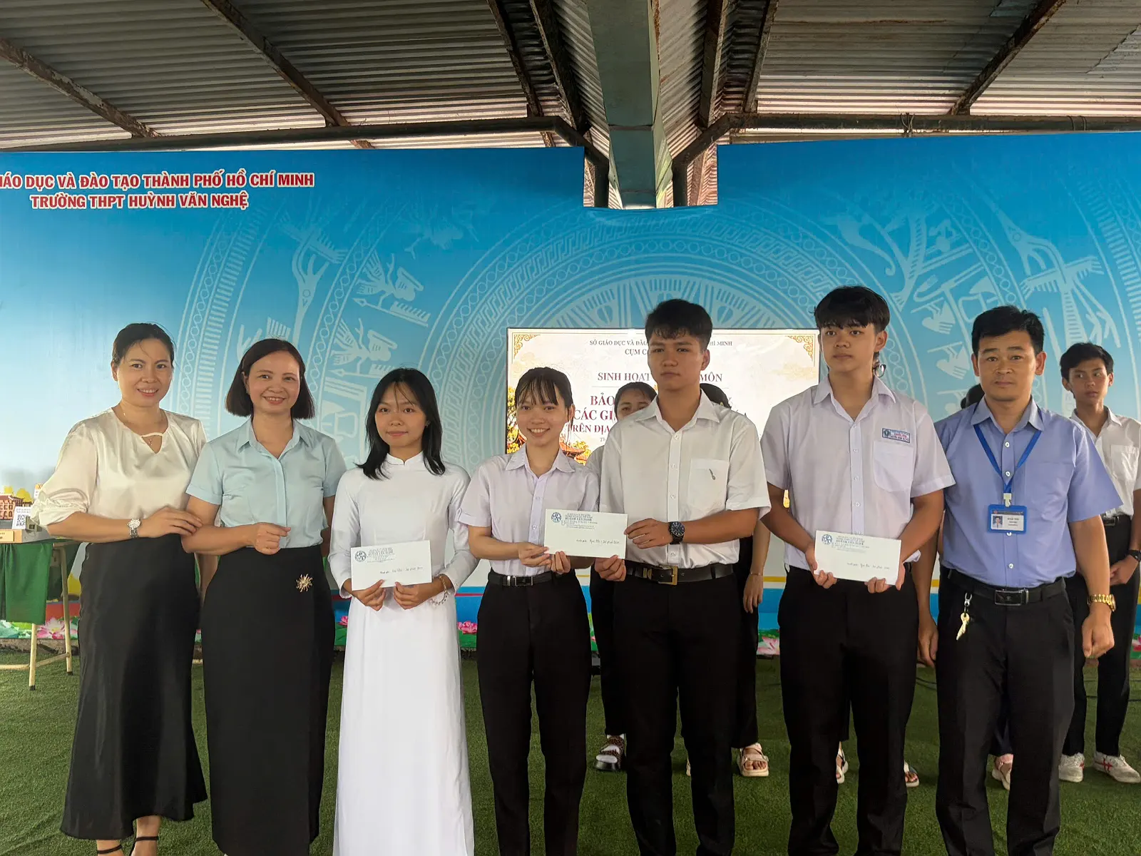 TỔ SỬ- ĐỊA-GDKT&PL TRƯỜNG THPT HUỲNH VĂN NGHỆ LAN TỎA TÌNH YÊU DI SẢN QUA TRẢI NGHIỆM VÀ SÁNG TẠO