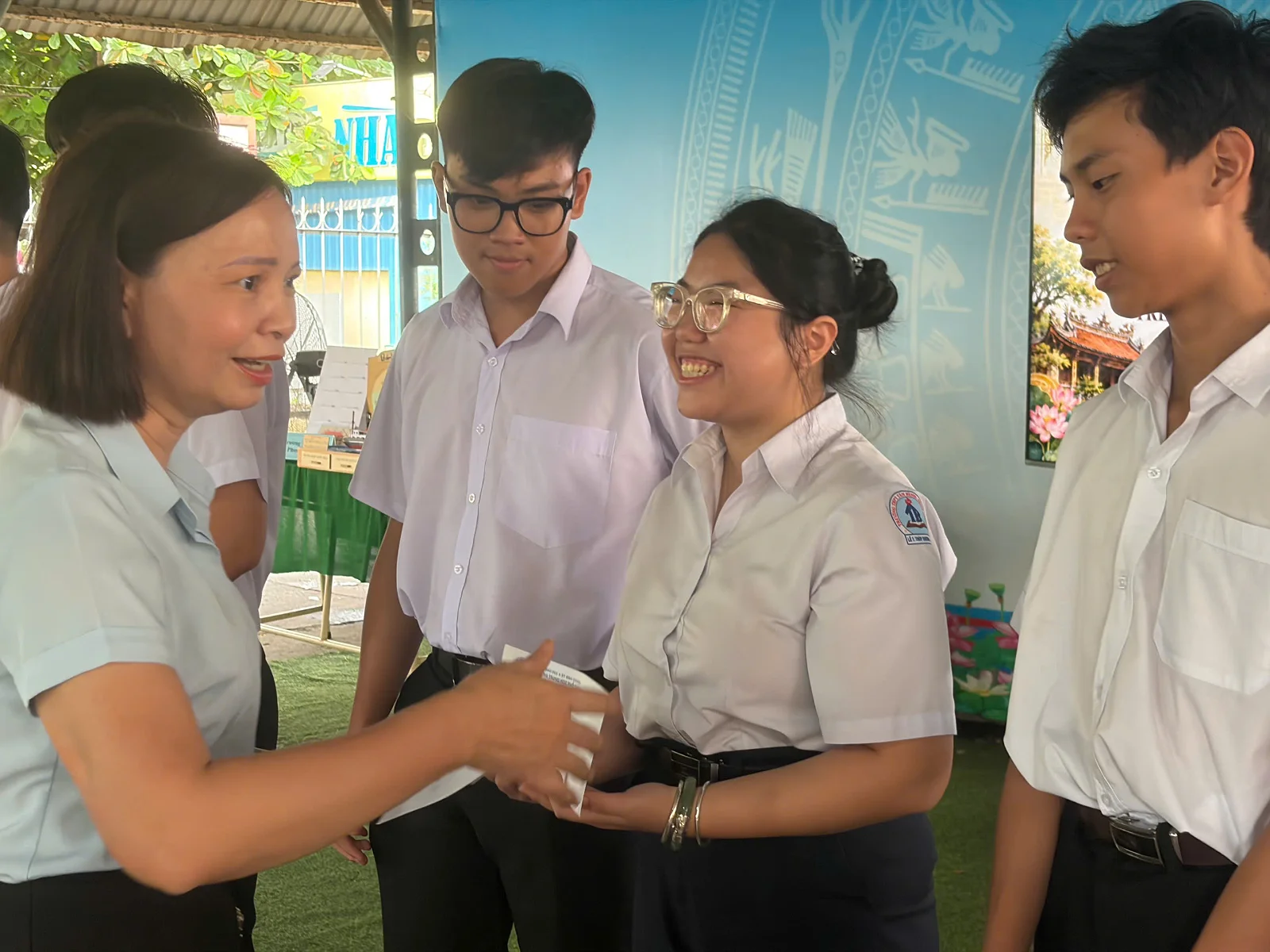 TỔ SỬ- ĐỊA-GDKT&PL TRƯỜNG THPT HUỲNH VĂN NGHỆ LAN TỎA TÌNH YÊU DI SẢN QUA TRẢI NGHIỆM VÀ SÁNG TẠO