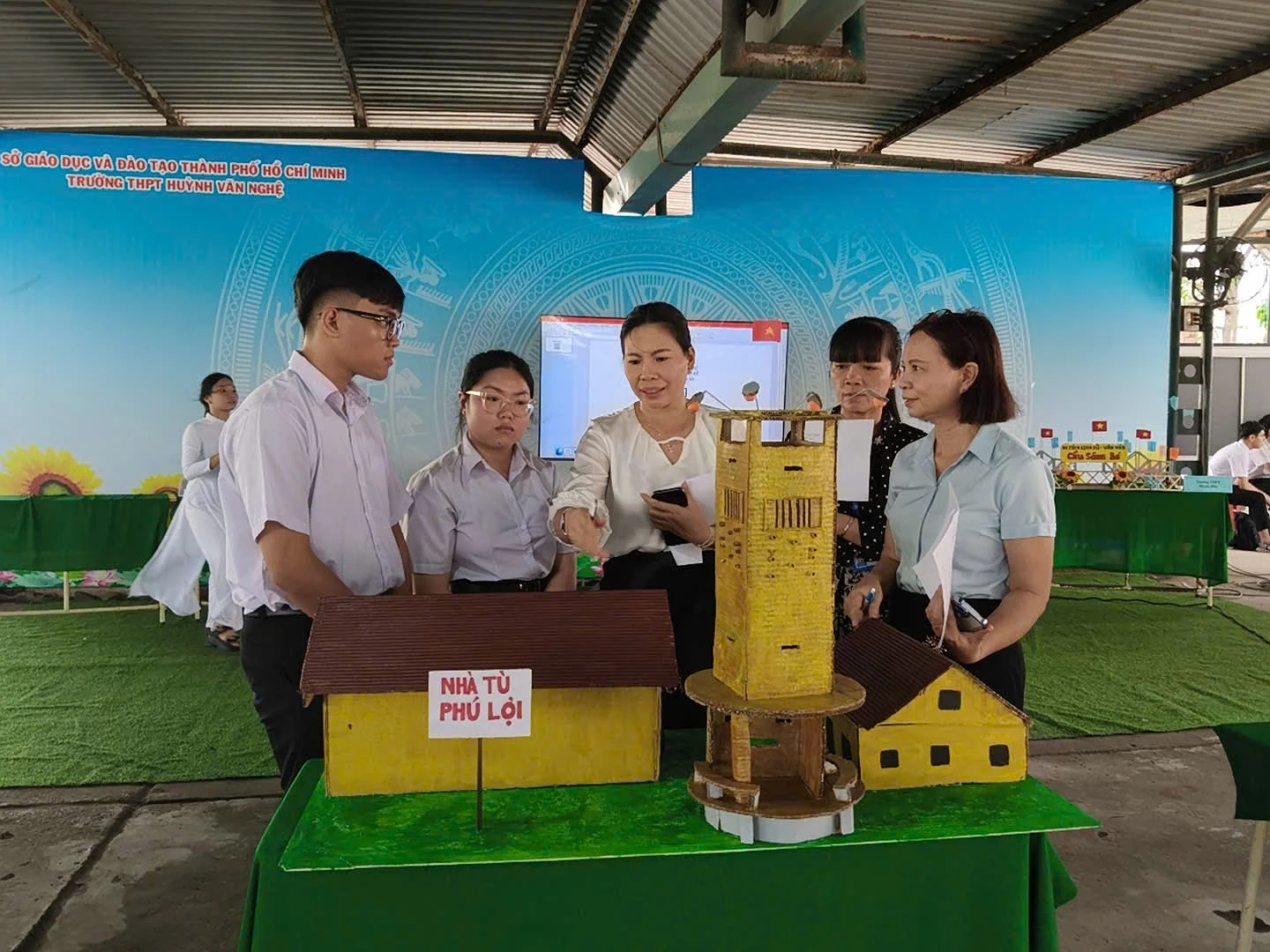 TỔ SỬ- ĐỊA-GDKT&PL TRƯỜNG THPT HUỲNH VĂN NGHỆ LAN TỎA TÌNH YÊU DI SẢN QUA TRẢI NGHIỆM VÀ SÁNG TẠO