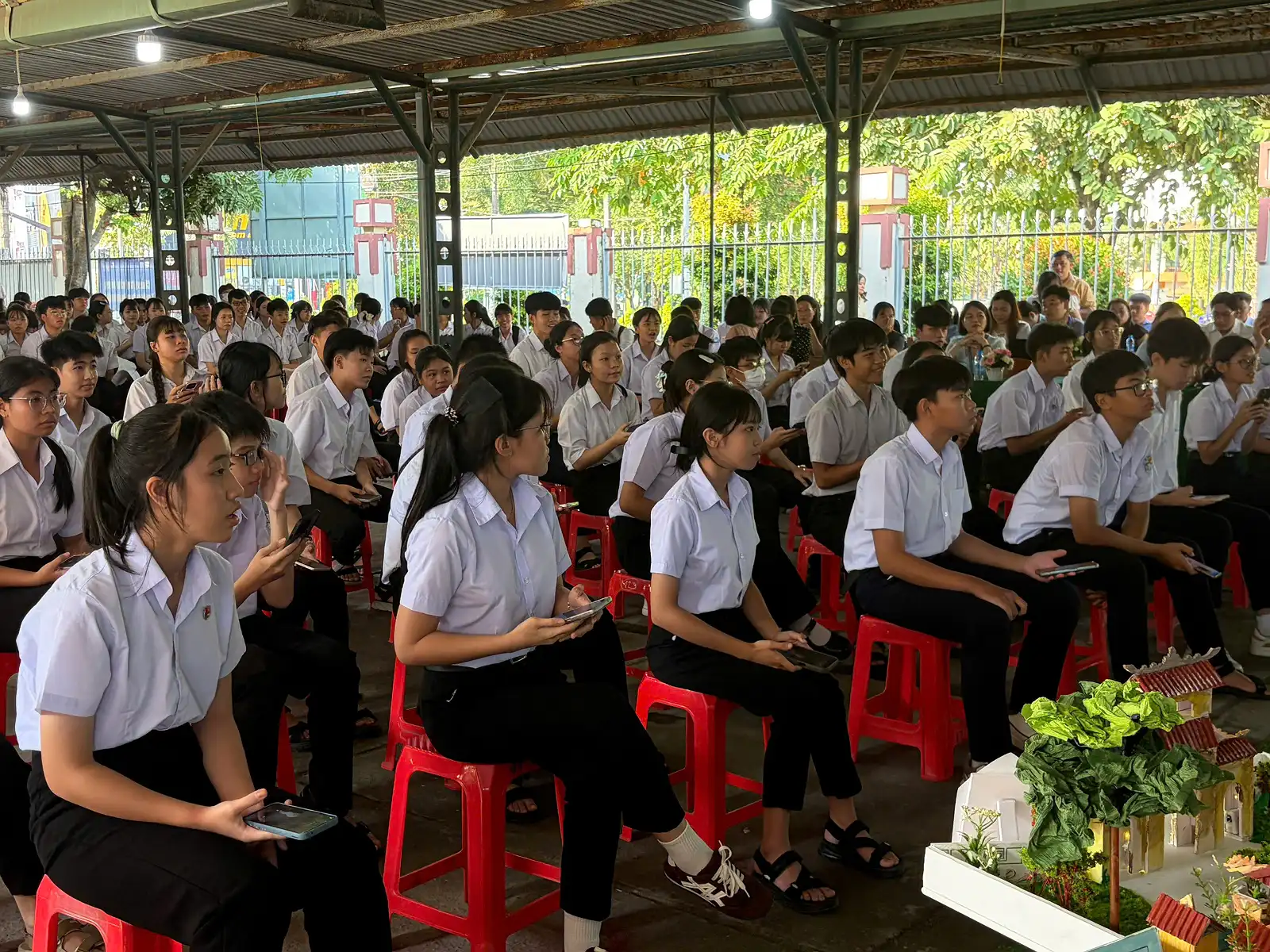 TỔ SỬ- ĐỊA-GDKT&PL TRƯỜNG THPT HUỲNH VĂN NGHỆ LAN TỎA TÌNH YÊU DI SẢN QUA TRẢI NGHIỆM VÀ SÁNG TẠO
