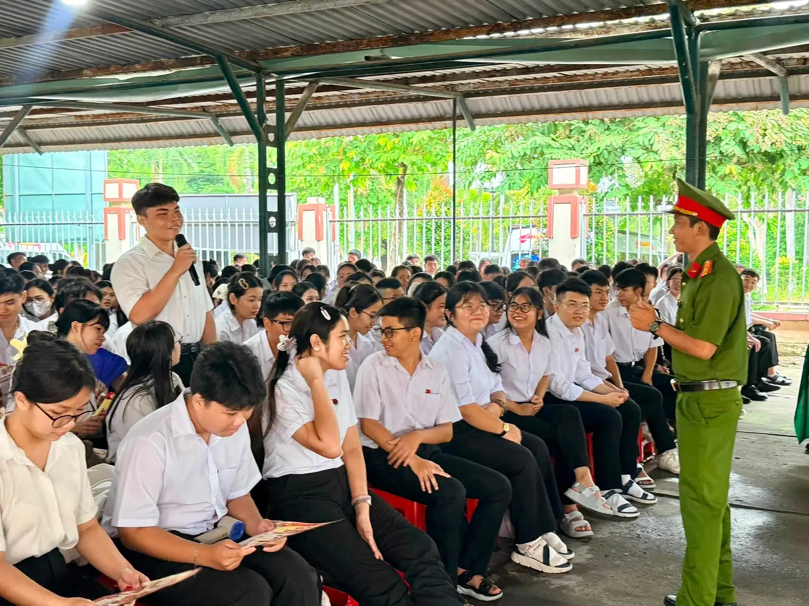 Trường THPT Huỳnh Văn Nghệ